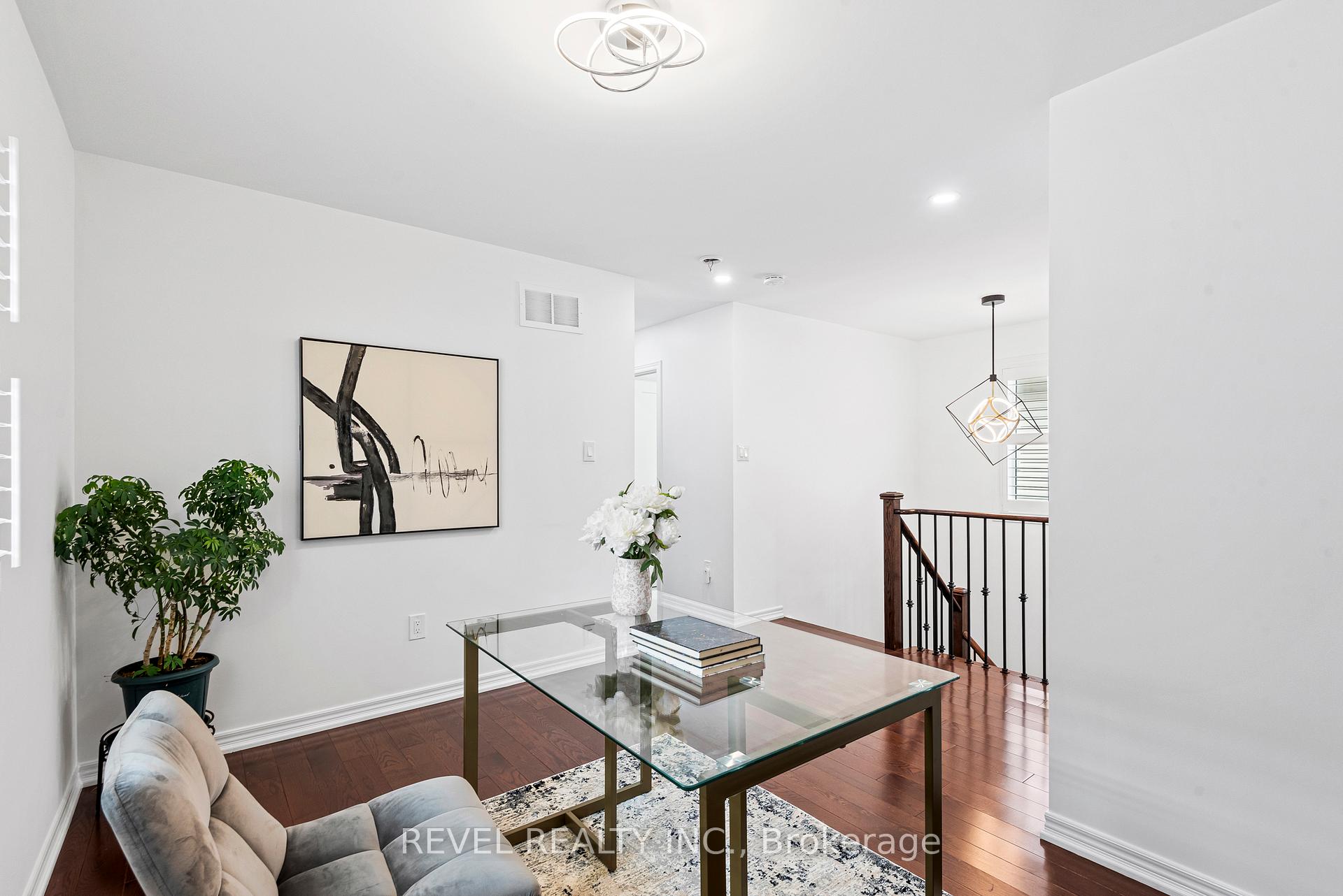Photo 19 of 25 Mccourt Drive, Ajax, South East — HOMEH