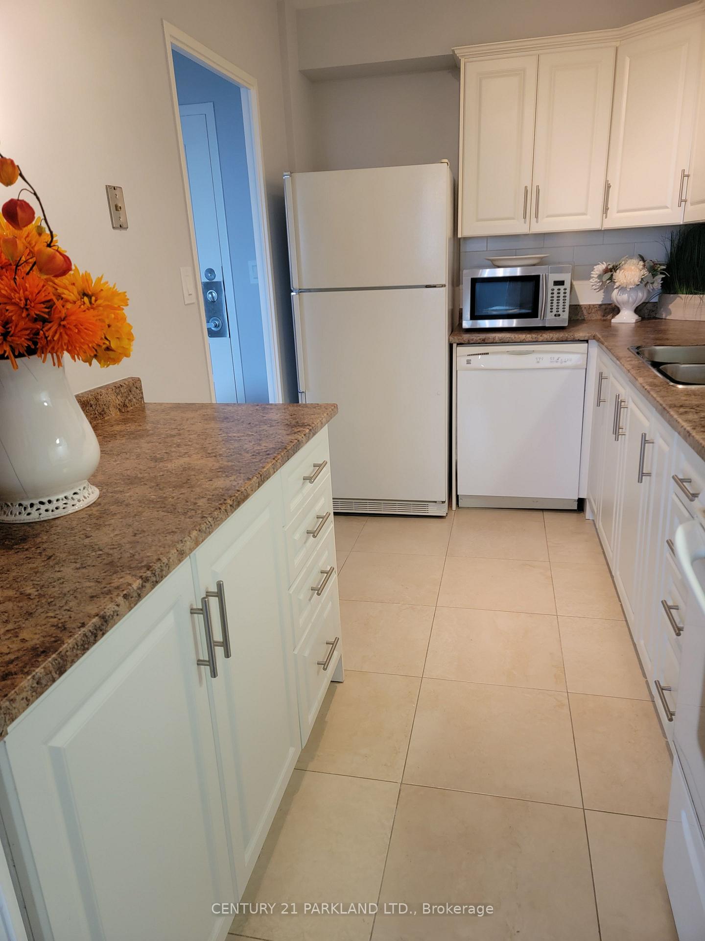 Photo 6 of Unit 3015, 1 Massey Square, Toronto, Crescent Town — HOMEH