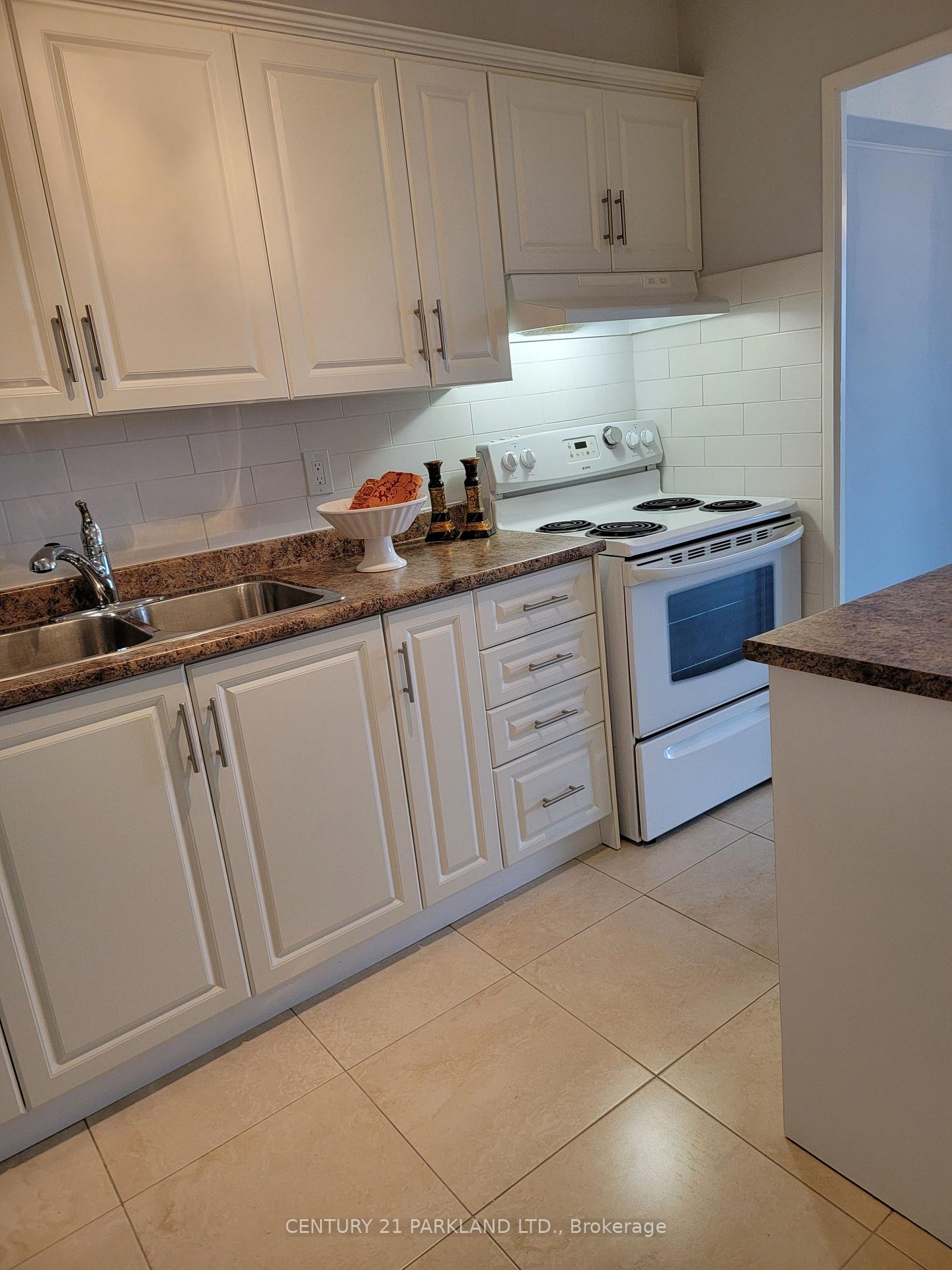 Photo 7 of Unit 3015, 1 Massey Square, Toronto, Crescent Town — HOMEH