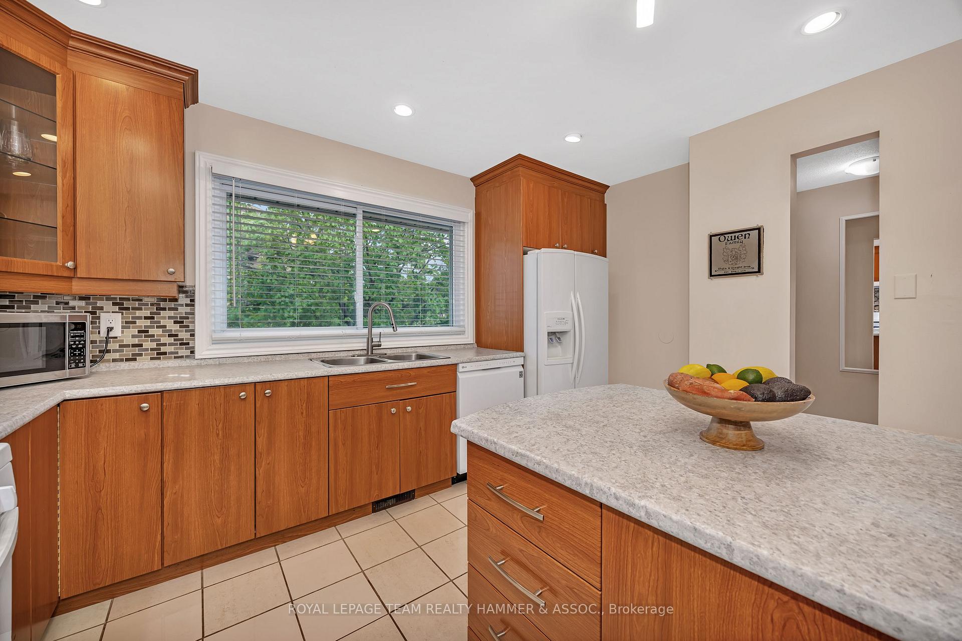 Photo 5 of 2425 Southvale Crescent, Ottawa, Sheffield Glen/Industrial Park — HOMEH
