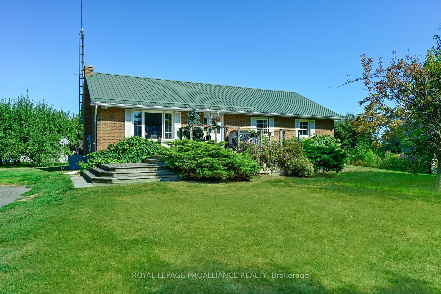 Photo 1 of 1844 County Road 2, Edwardsburgh/Cardinal, Edwardsburgh/Cardinal Twp — HOMEH