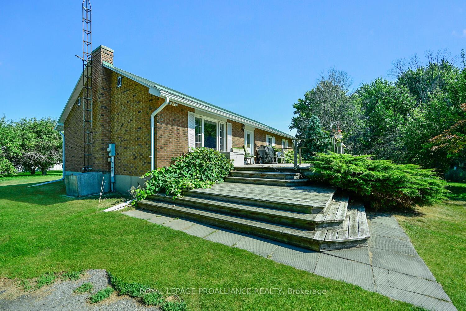 Photo 2 of 1844 County Road 2, Edwardsburgh/Cardinal, Edwardsburgh/Cardinal Twp — HOMEH