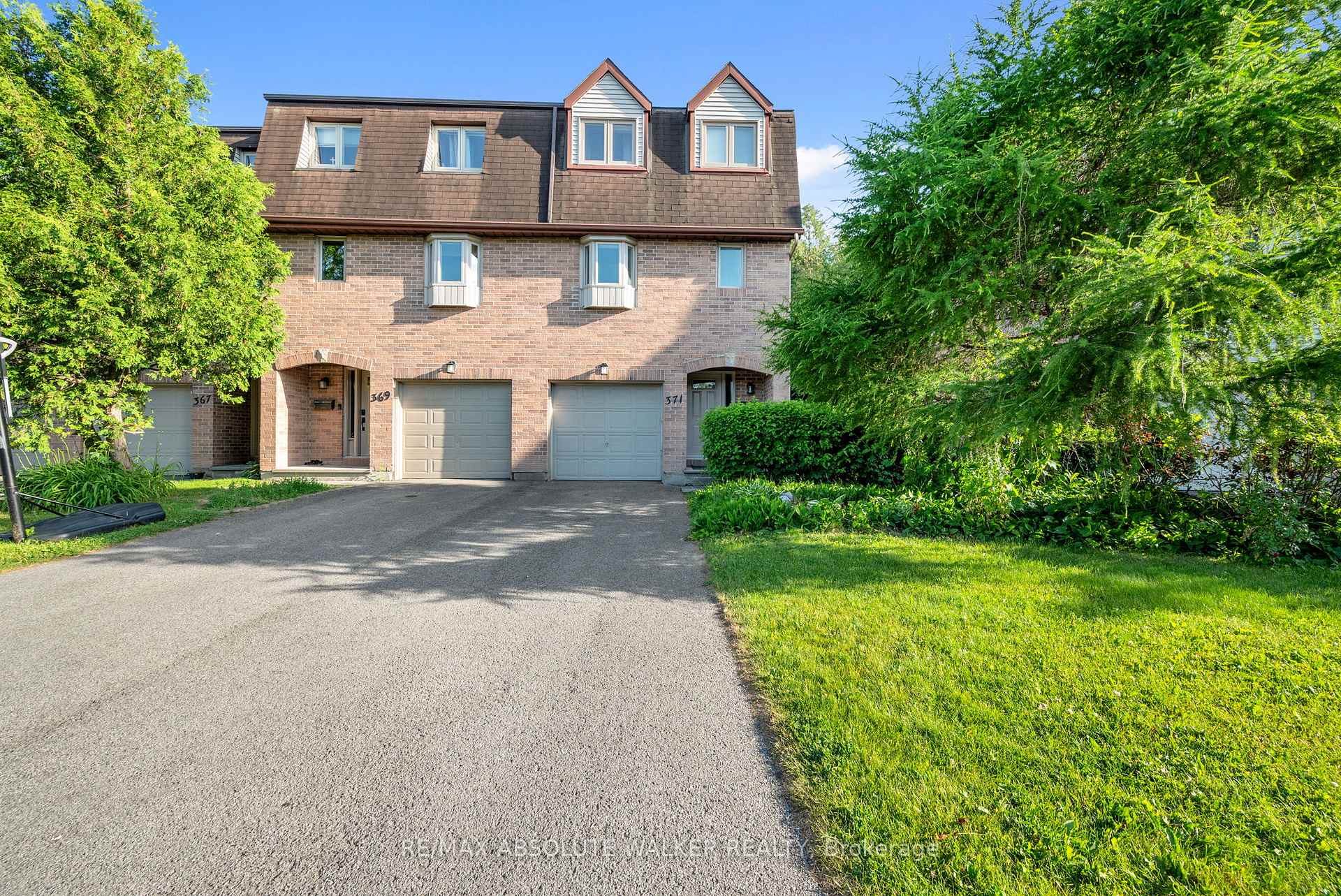 Front of Unit 4, 371 Pickford Drive
