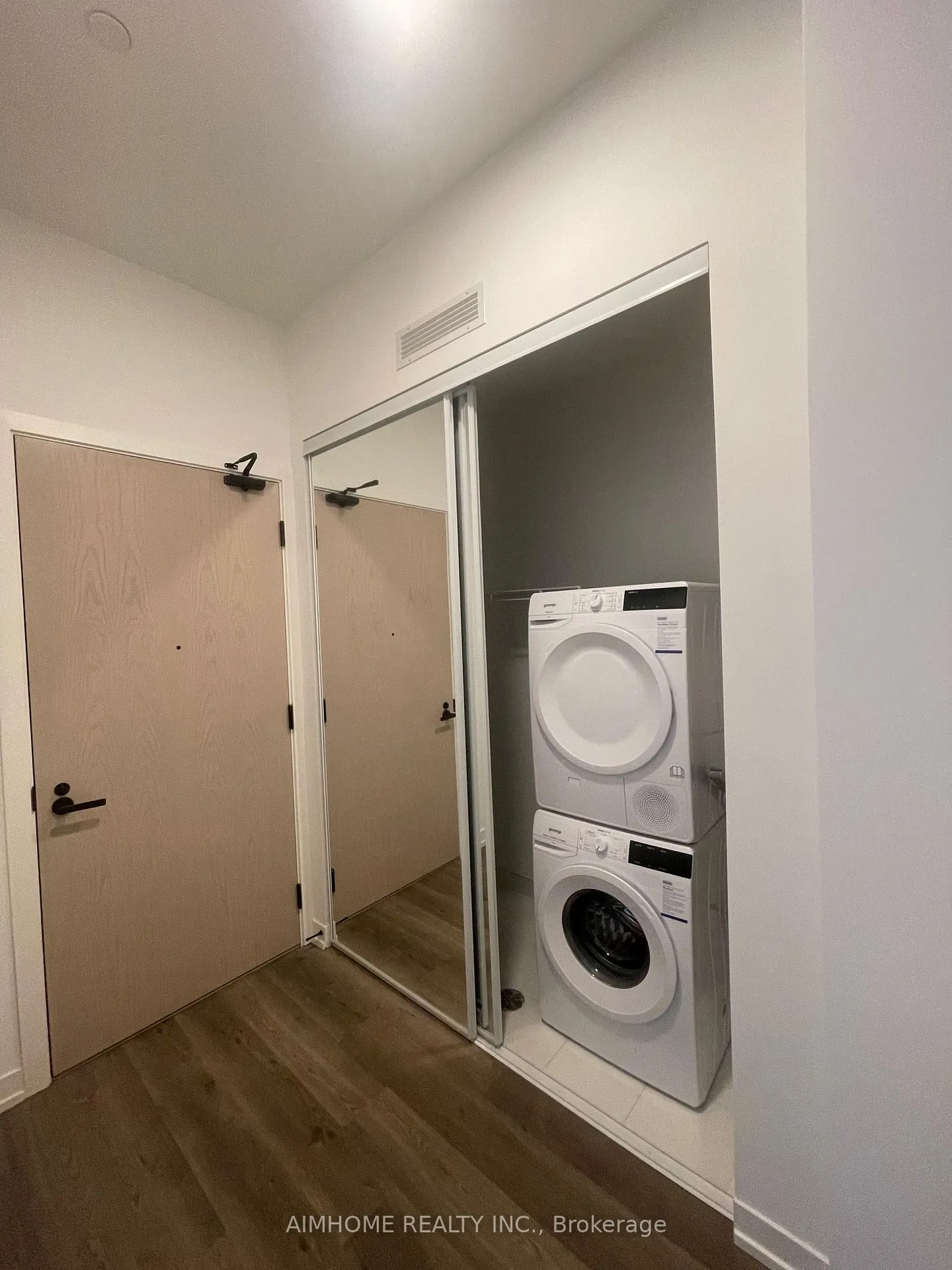 Photo 2 of Unit 3710, 8 Interchange Way, Vaughan, Vaughan Corporate Centre — HOMEH