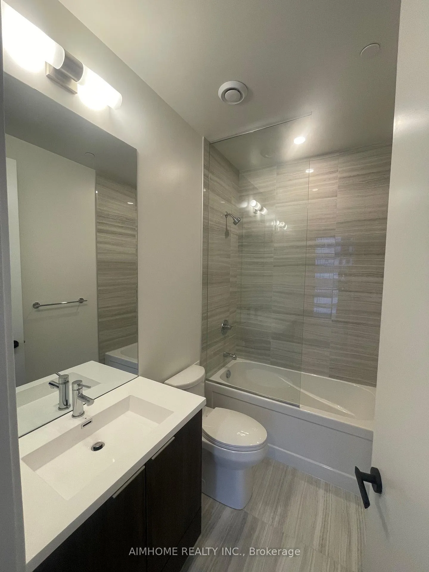 Photo 5 of Unit 3710, 8 Interchange Way, Vaughan, Vaughan Corporate Centre — HOMEH