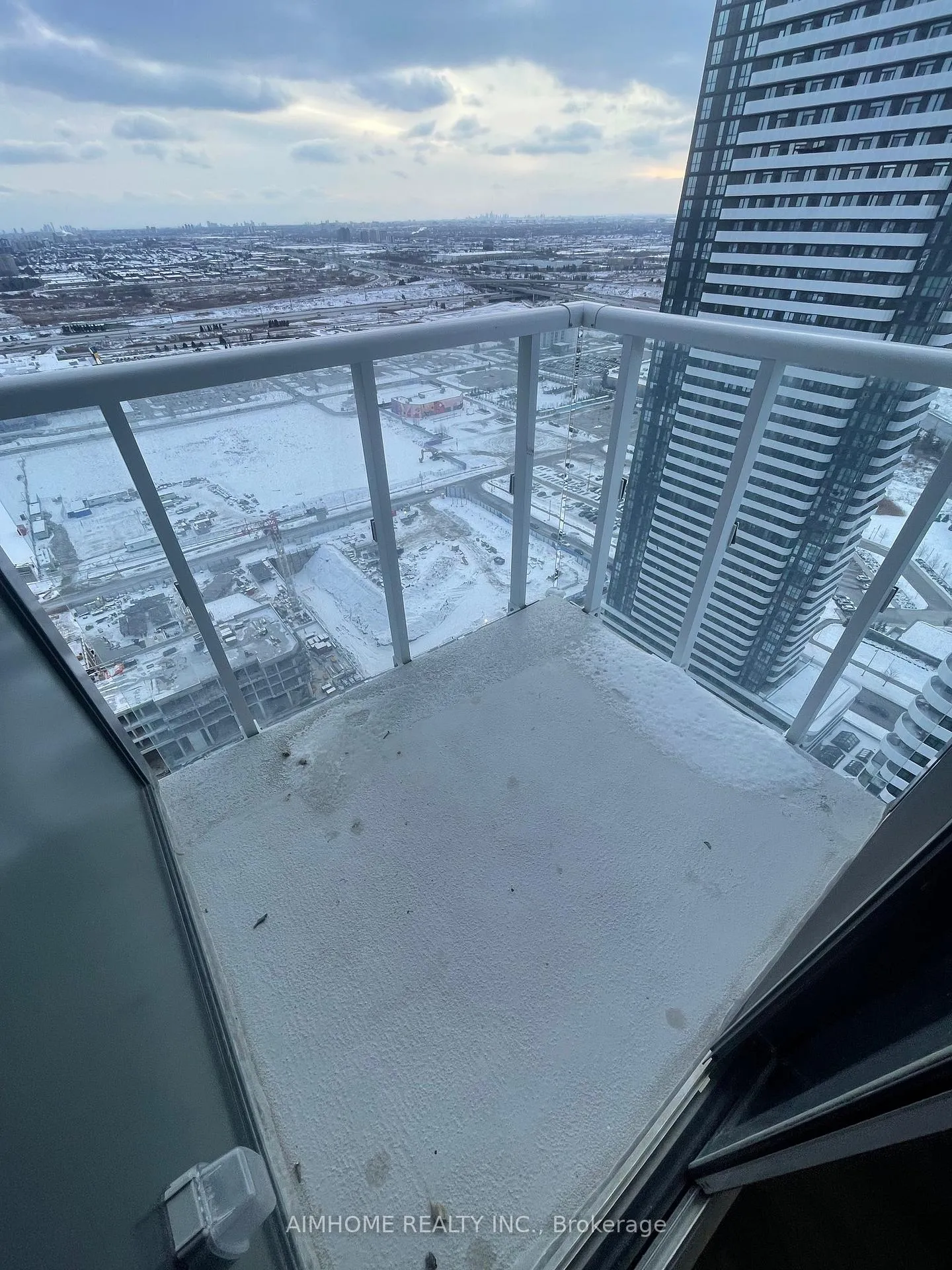 Photo 11 of Unit 3710, 8 Interchange Way, Vaughan, Vaughan Corporate Centre — HOMEH
