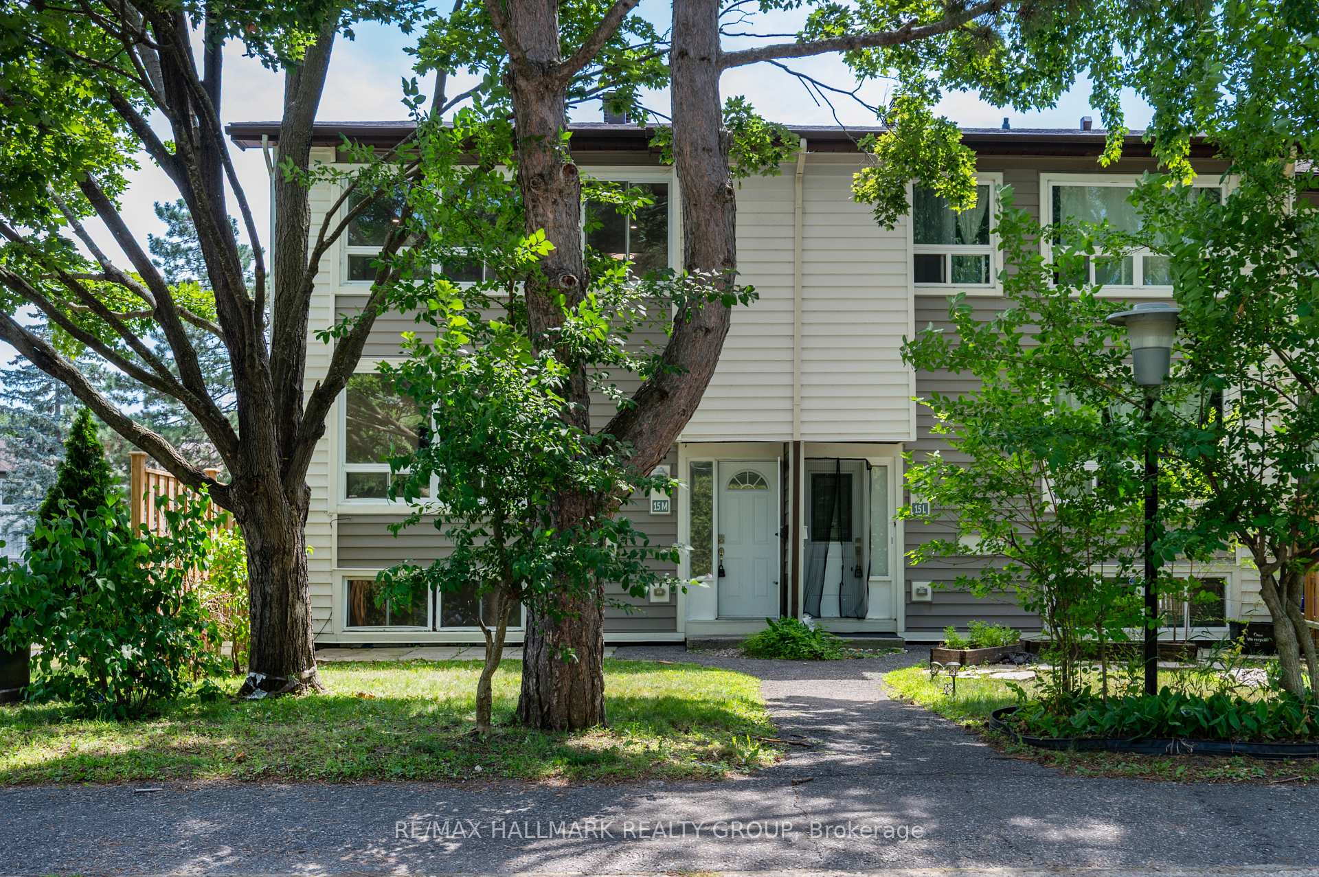 Front of Unit M, 15 Banner Road