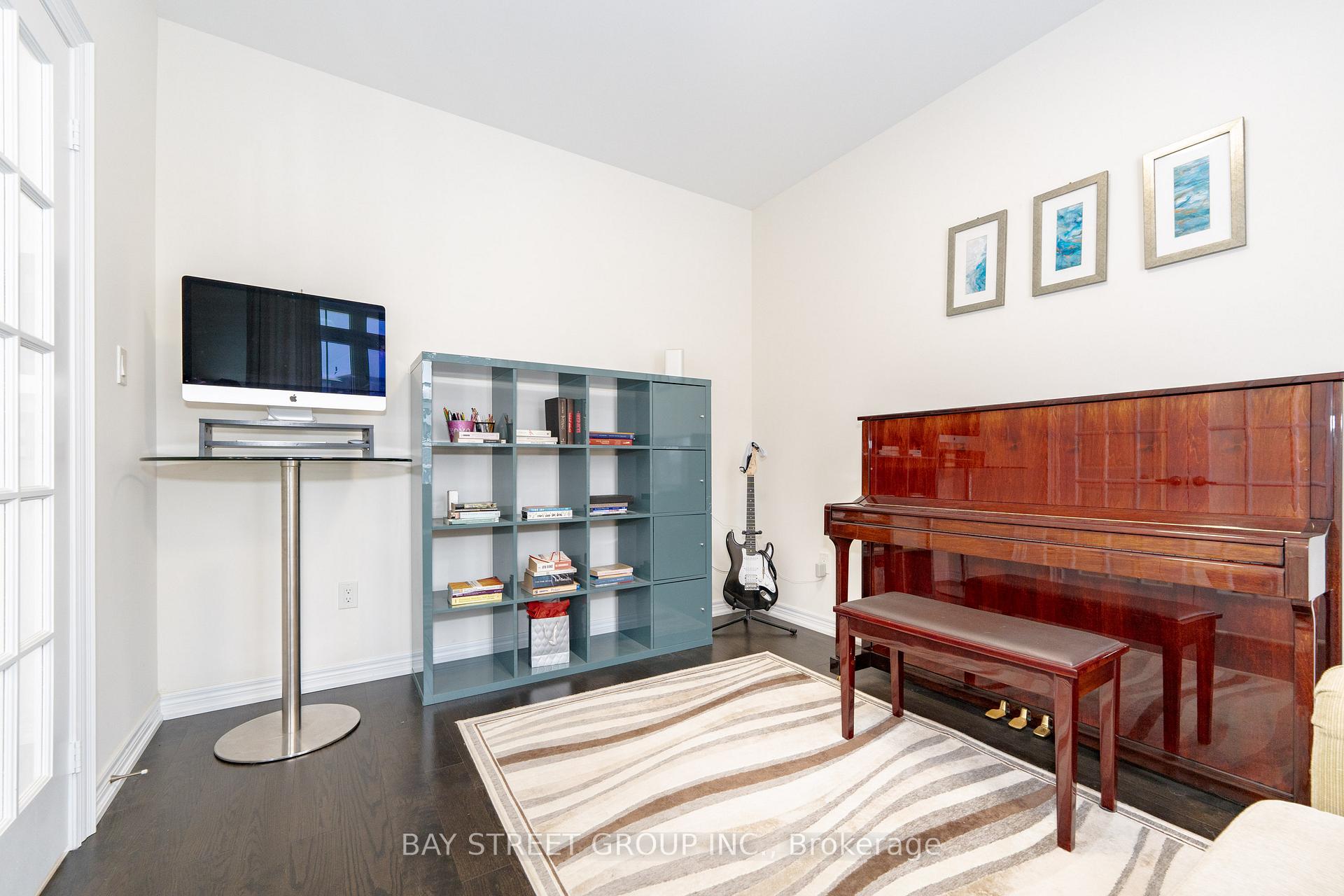 Photo 5 of 63 Milliken Drive, Aurora, Rural Aurora — HOMEH