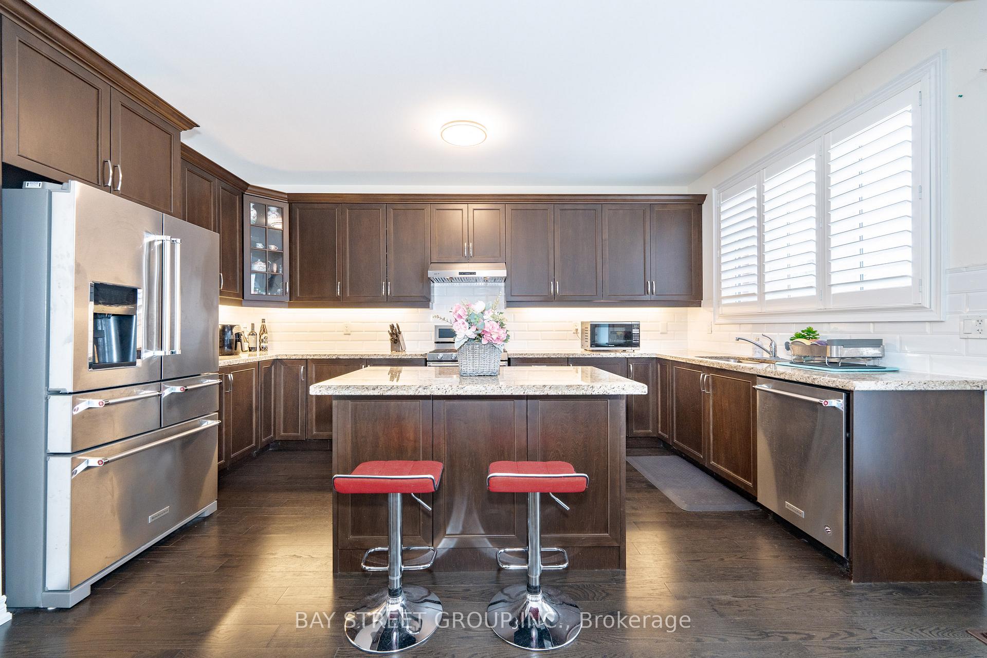Photo 14 of 63 Milliken Drive, Aurora, Rural Aurora — HOMEH