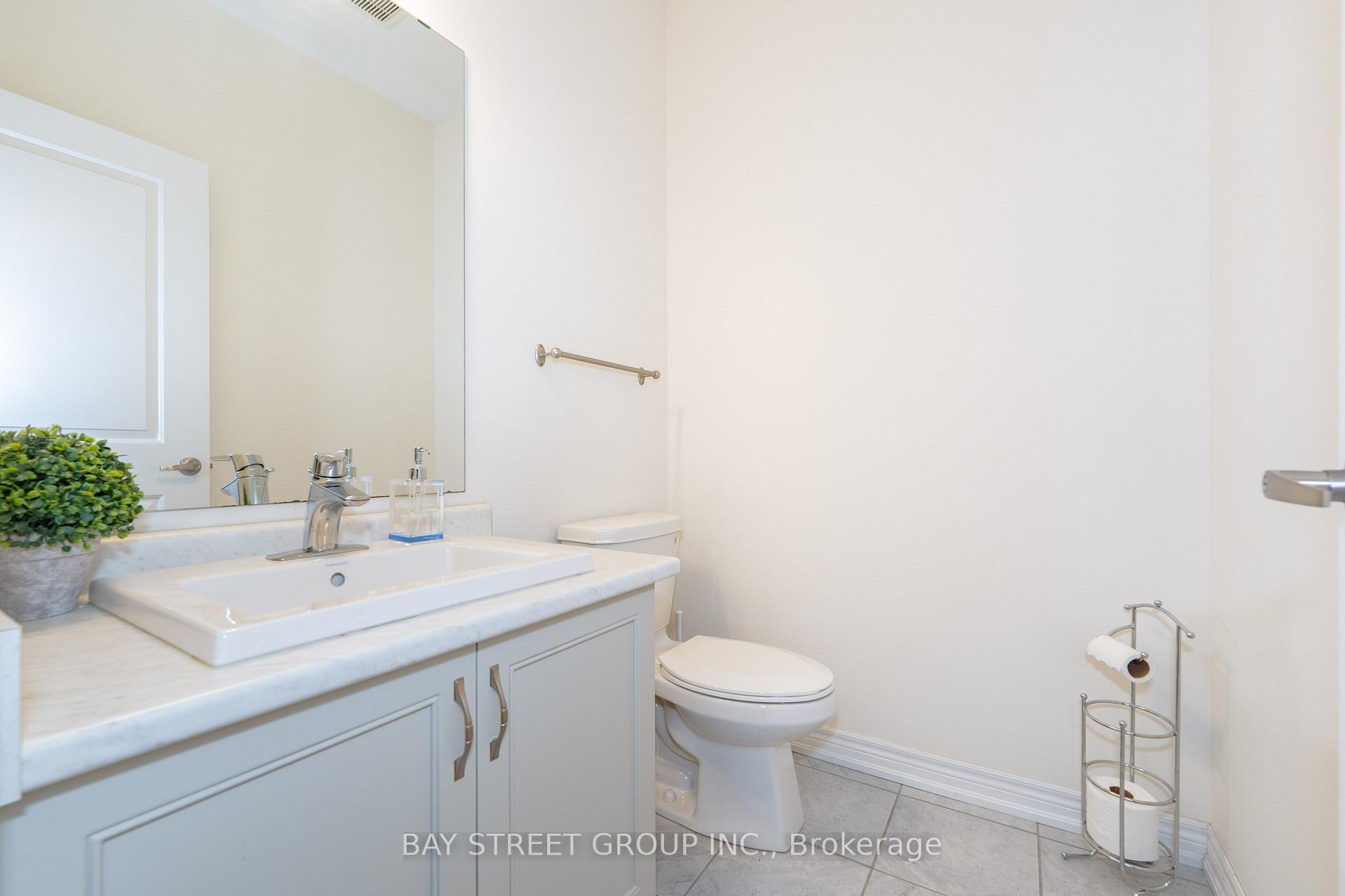 Photo 15 of 63 Milliken Drive, Aurora, Rural Aurora — HOMEH