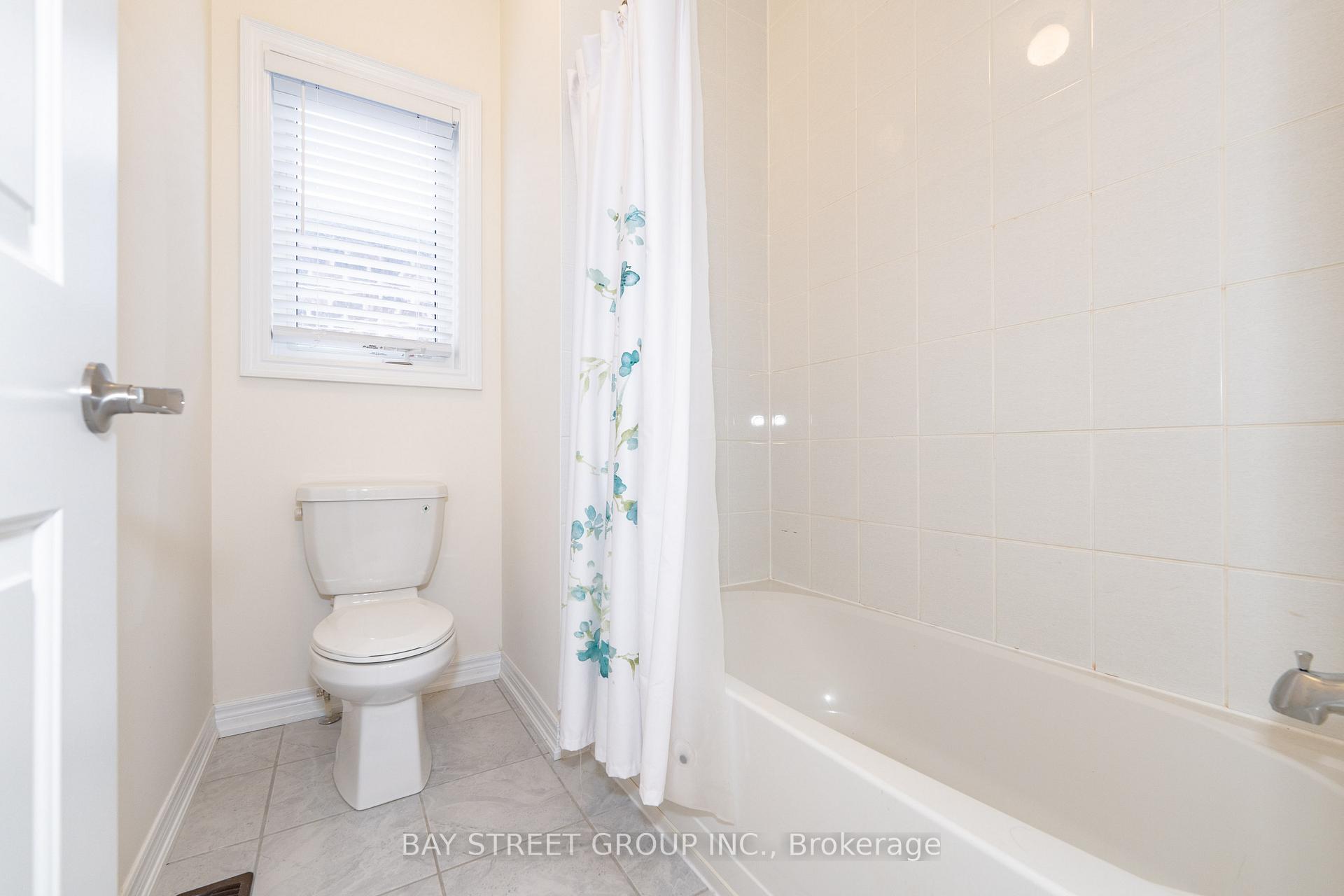 Photo 25 of 63 Milliken Drive, Aurora, Rural Aurora — HOMEH