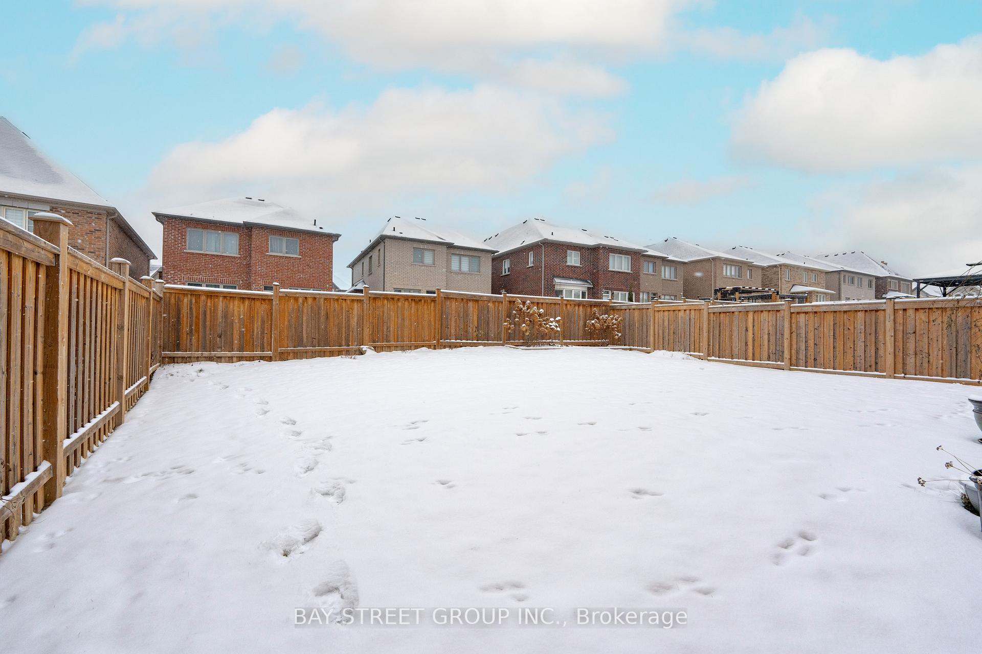 Photo 36 of 63 Milliken Drive, Aurora, Rural Aurora — HOMEH