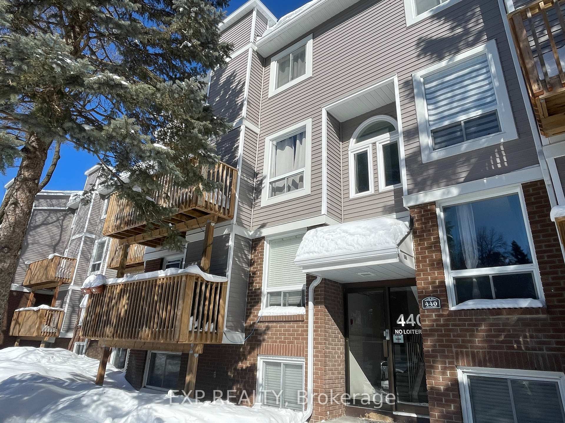 Front of Unit 5, 440 Fenerty Court