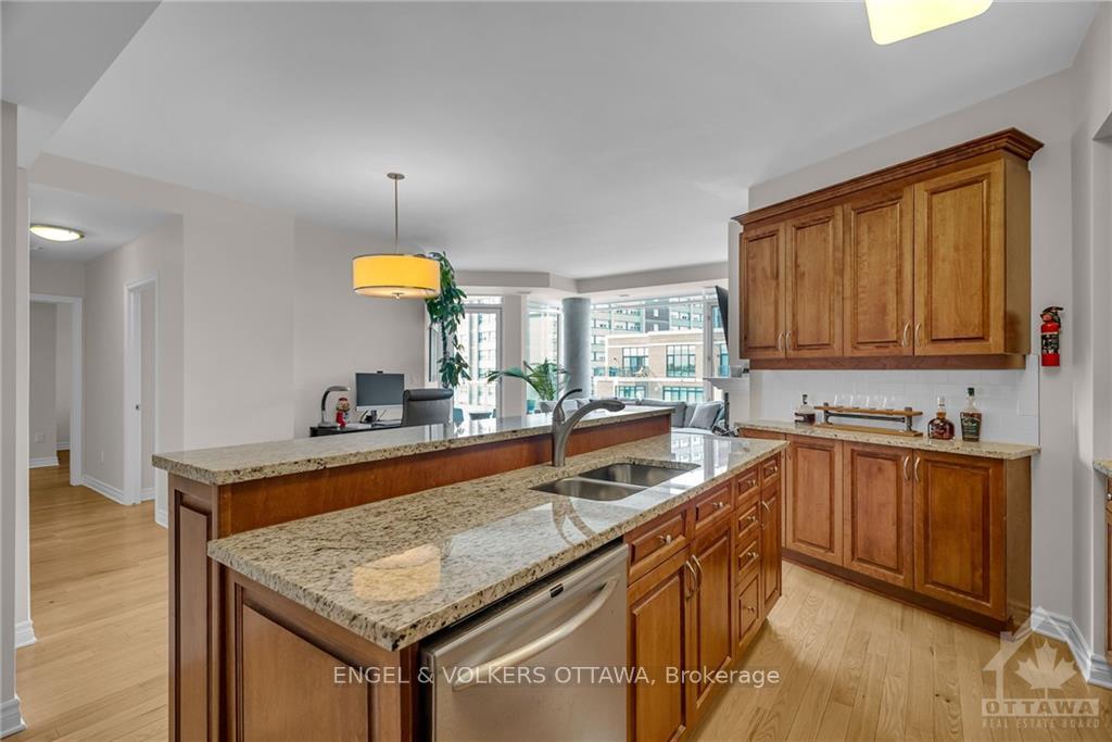 Photo 5 of Unit 1003, 401 Golden Avenue, Ottawa, McKellar/Highland — HOMEH