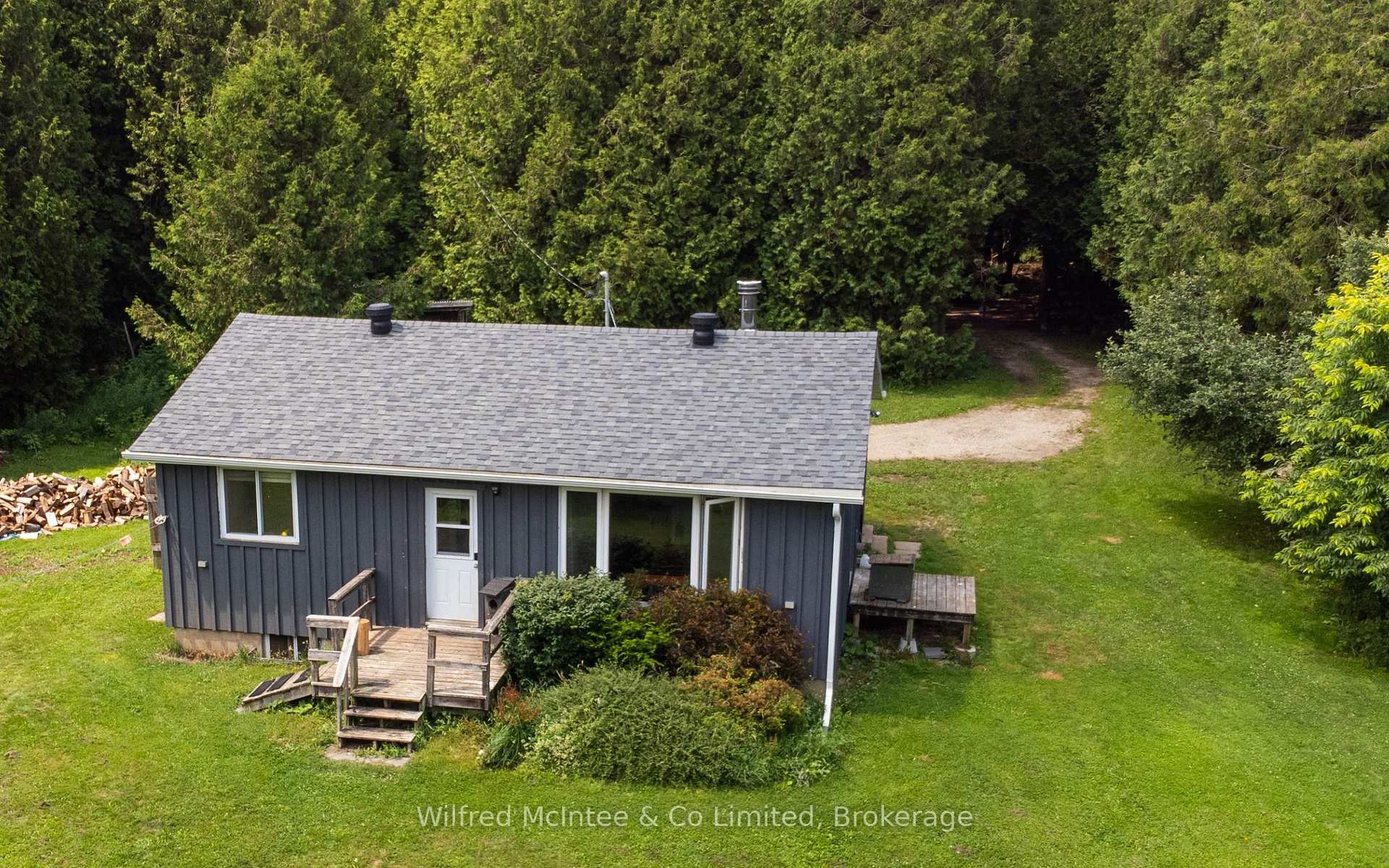Photo 2 of 620026 Robson Road, Chatsworth — HOMEH