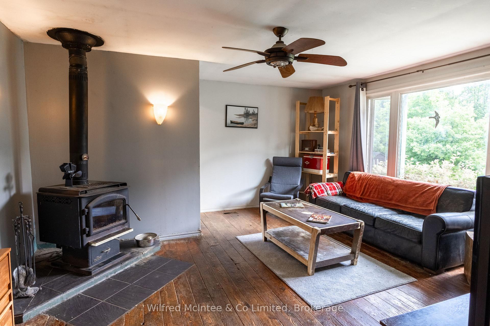 Photo 4 of 620026 Robson Road, Chatsworth — HOMEH