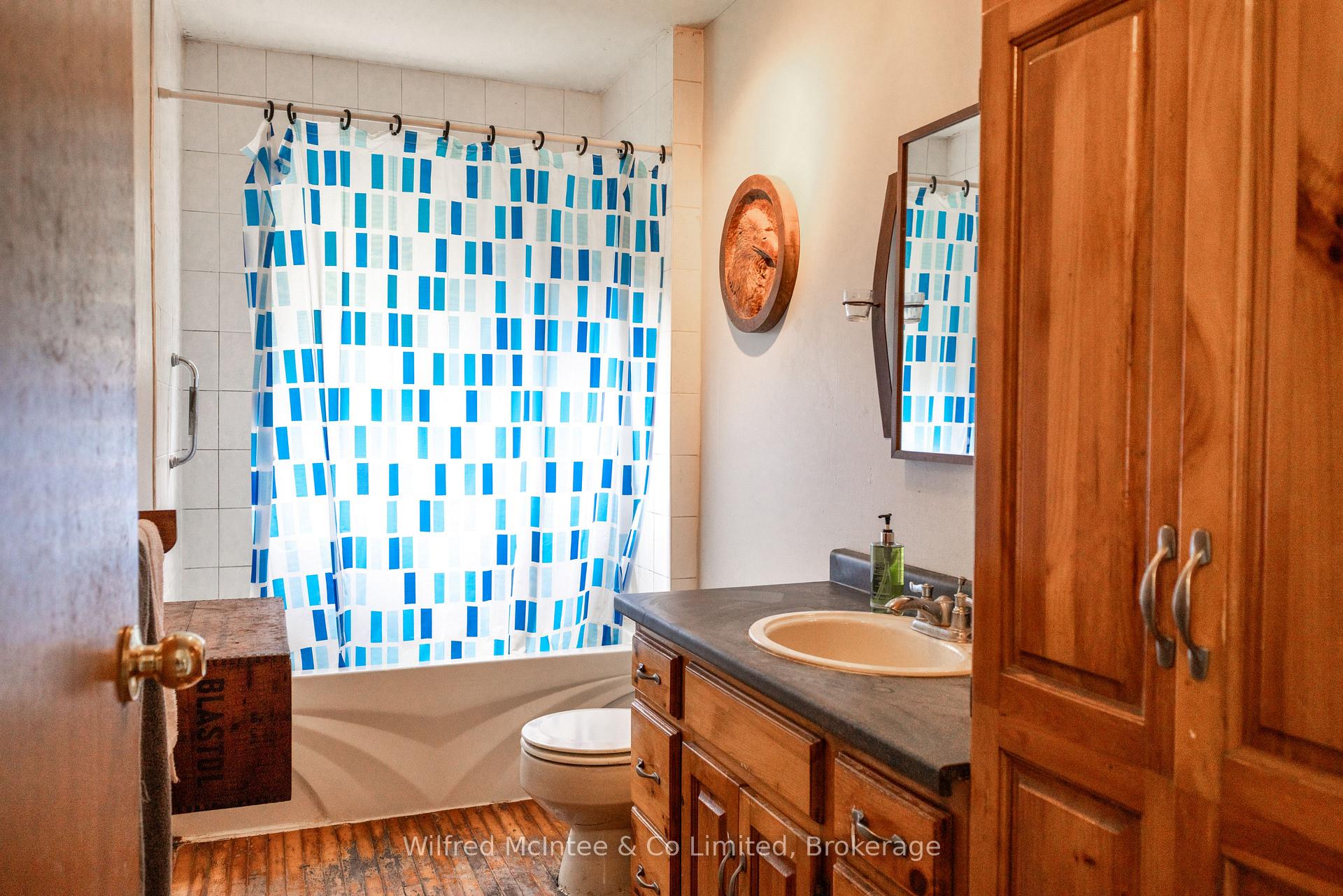 Photo 5 of 620026 Robson Road, Chatsworth — HOMEH