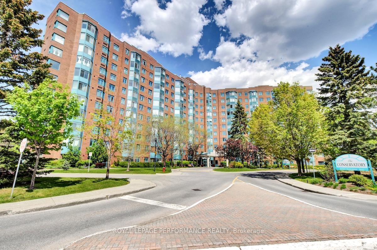 Front of Unit 609, 1025 Grenon Avenue