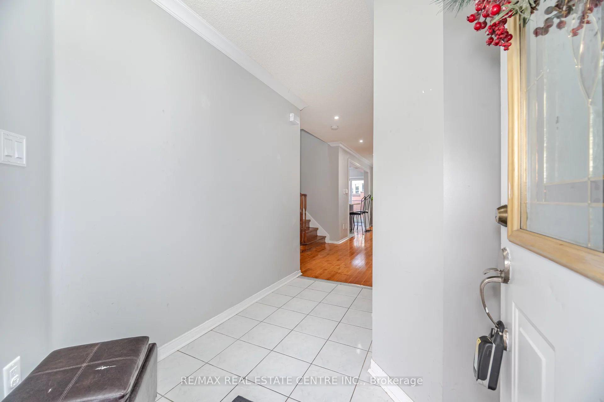 Photo 6 of Unit 14, 35 Malta Avenue, Brampton, Fletcher's Creek South — HOMEH