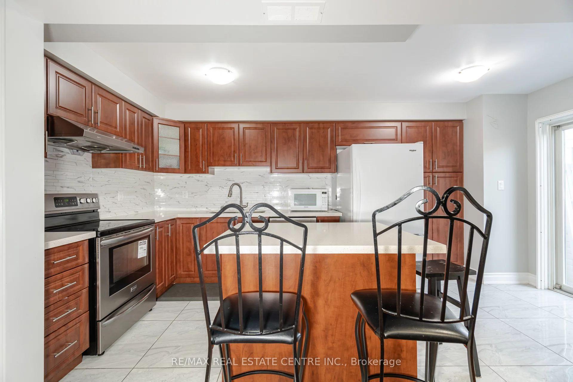 Photo 11 of Unit 14, 35 Malta Avenue, Brampton, Fletcher's Creek South — HOMEH