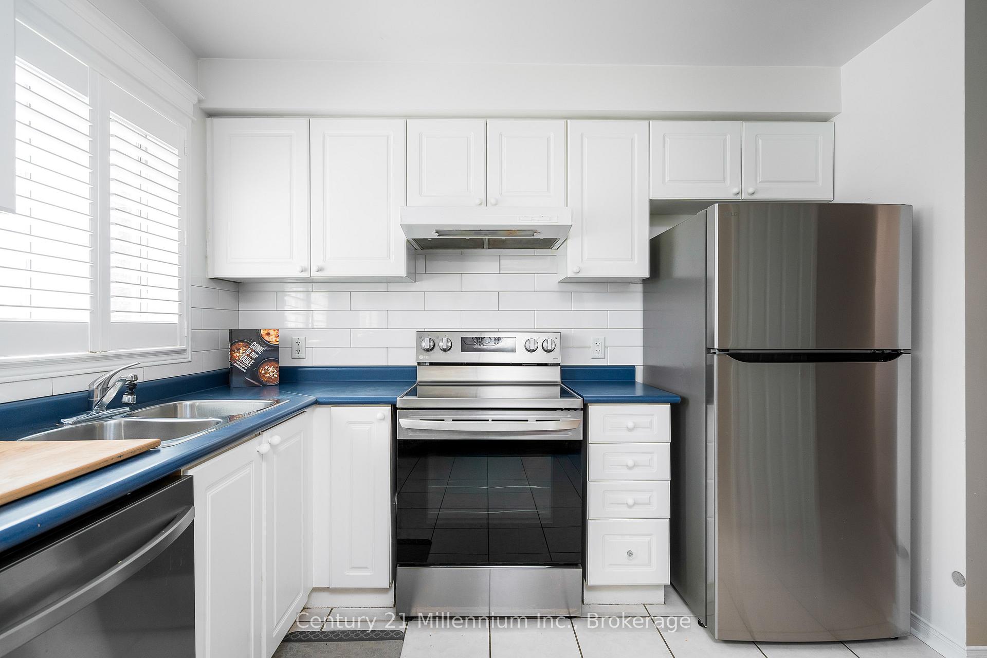 Photo 16 of 1 Westwind Drive, Collingwood — HOMEH