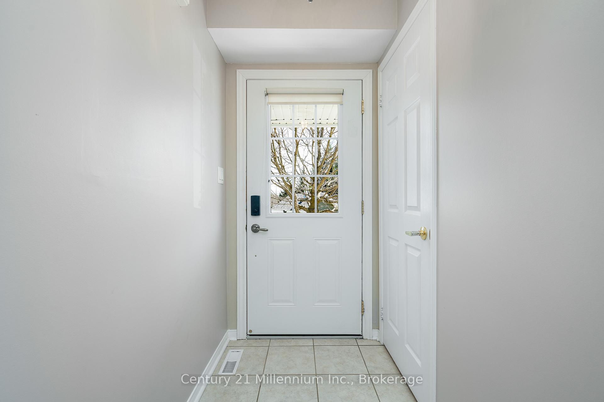 Photo 28 of 1 Westwind Drive, Collingwood — HOMEH