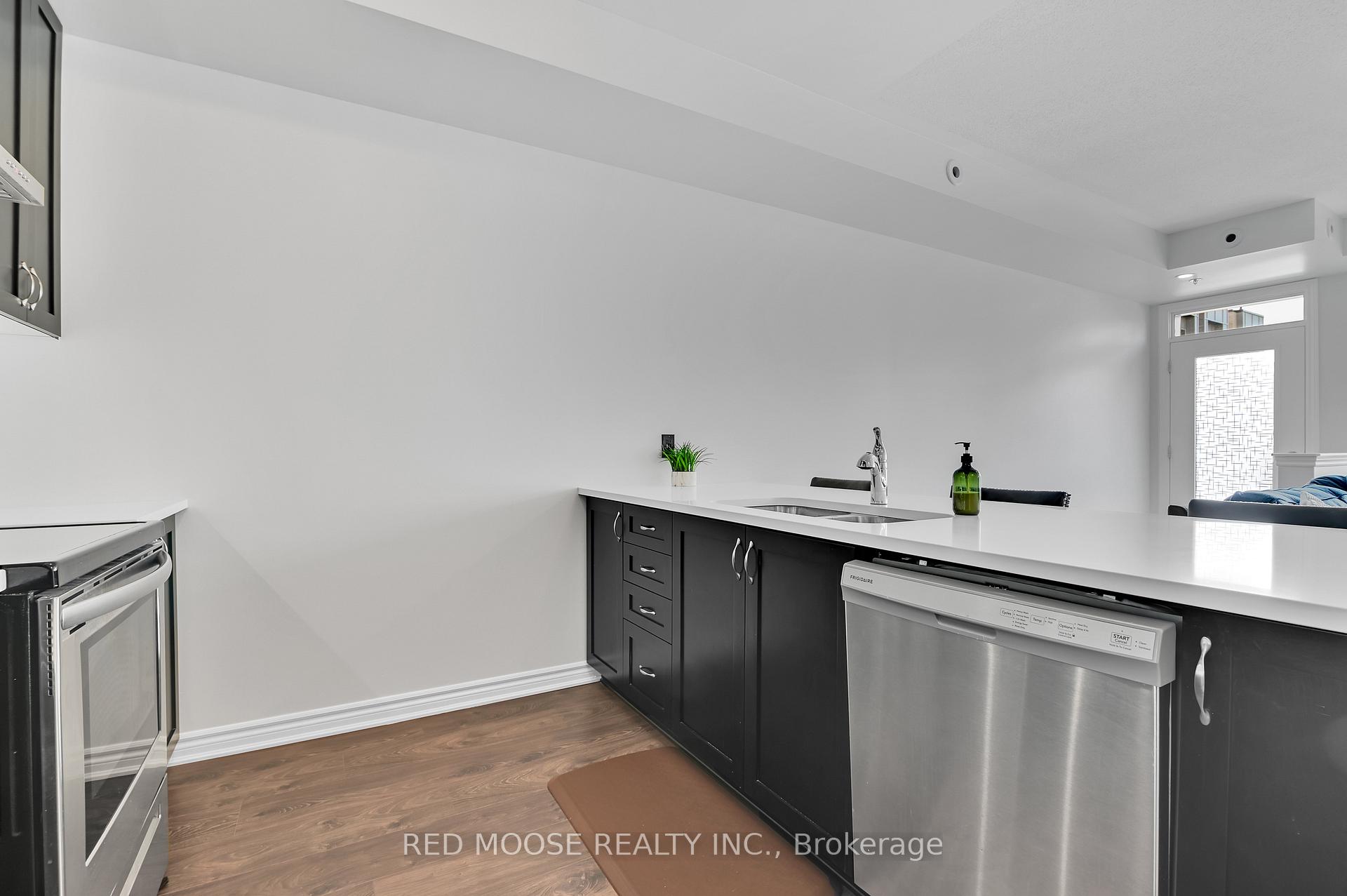 Photo 12 of 515 Takamose Private, Ottawa, CFB Rockcliffe and Area — HOMEH