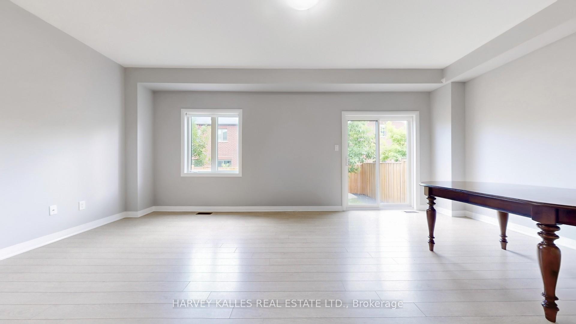Photo 5 of 32 Bedford Estates Crescent, Barrie, Bayshore — HOMEH
