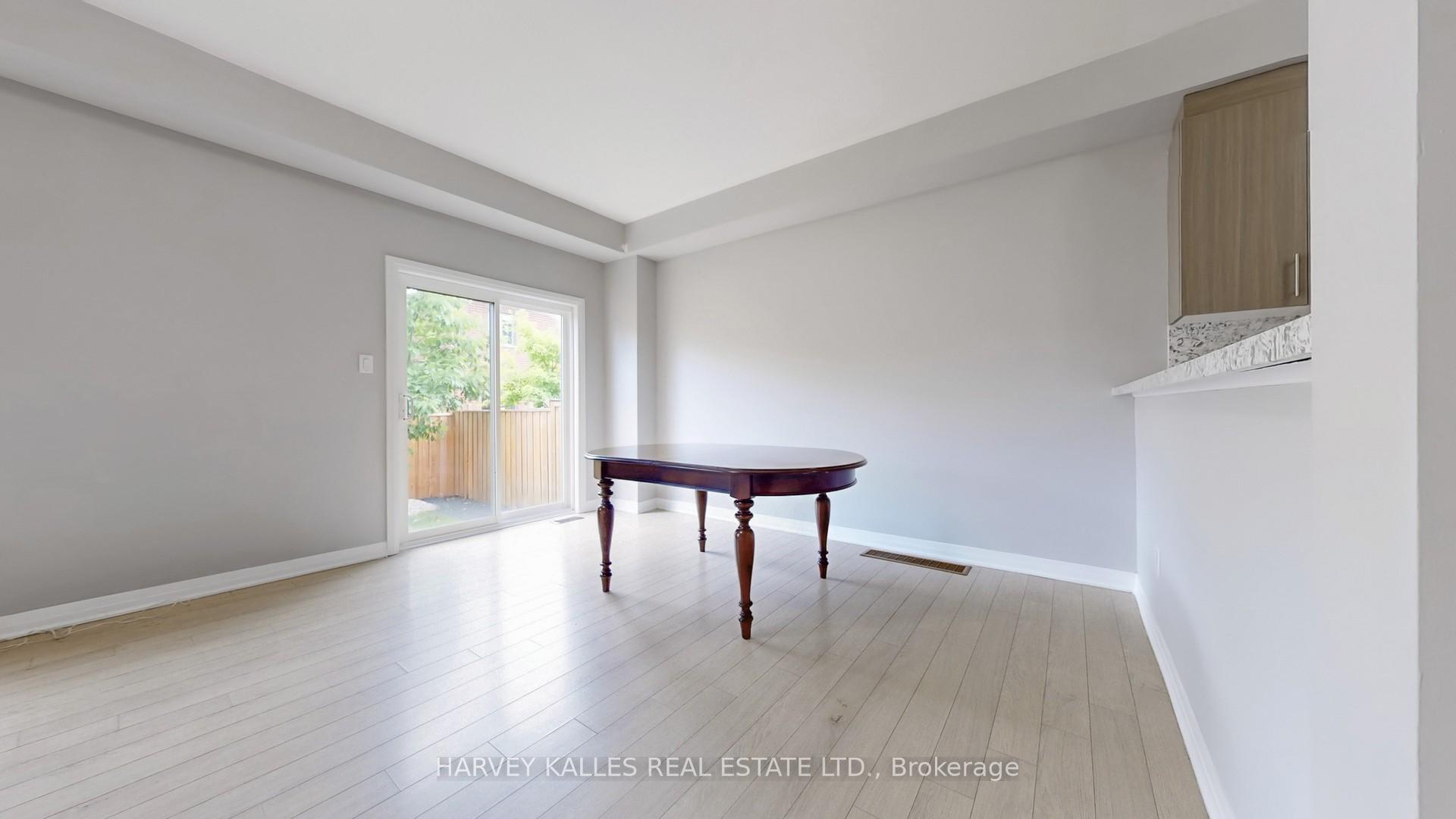 Photo 8 of 32 Bedford Estates Crescent, Barrie, Bayshore — HOMEH