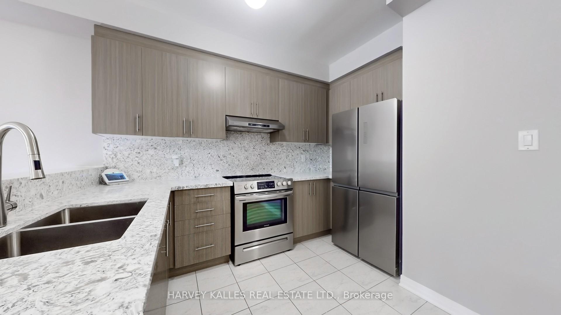 Photo 11 of 32 Bedford Estates Crescent, Barrie, Bayshore — HOMEH