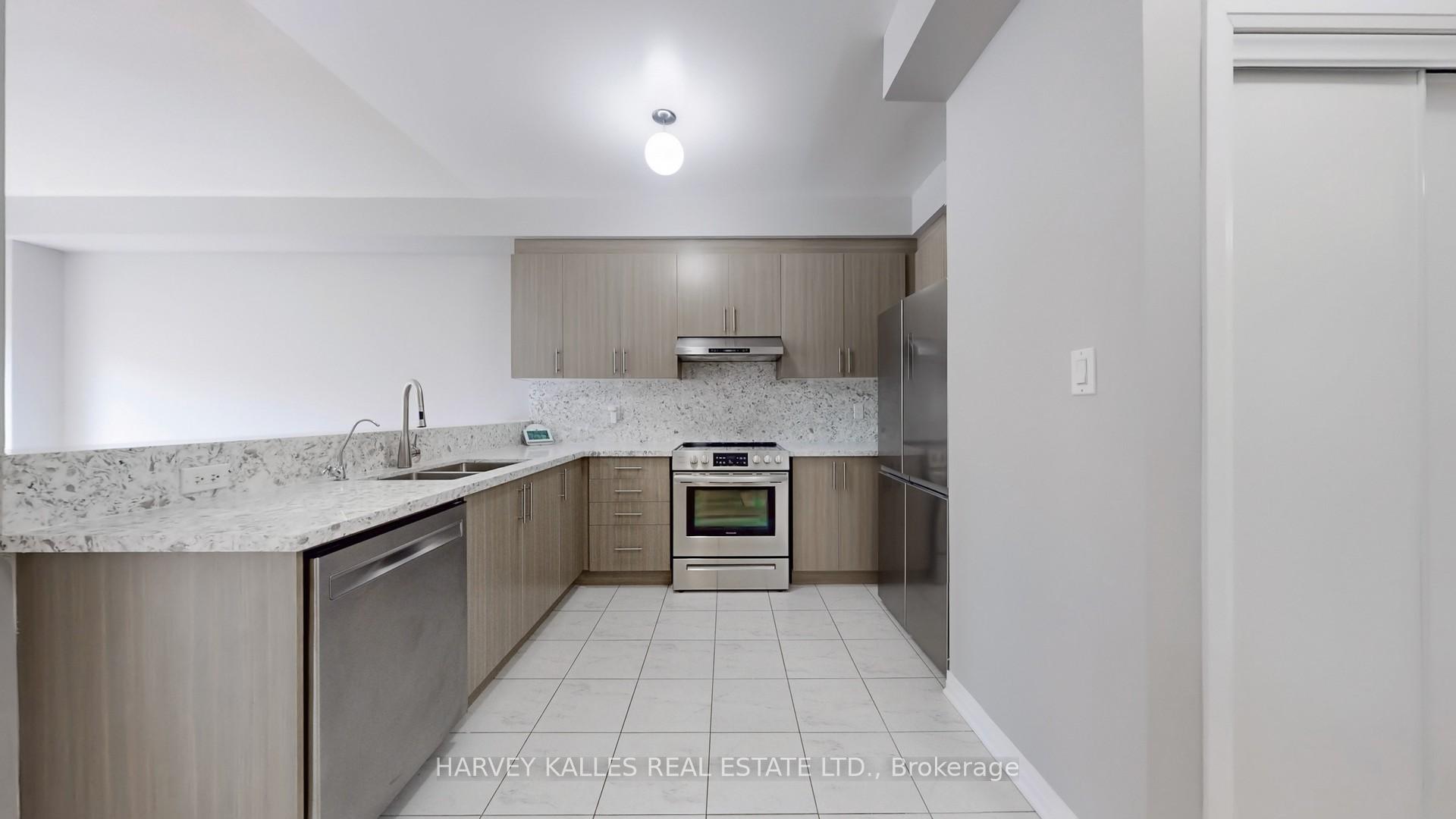 Photo 12 of 32 Bedford Estates Crescent, Barrie, Bayshore — HOMEH