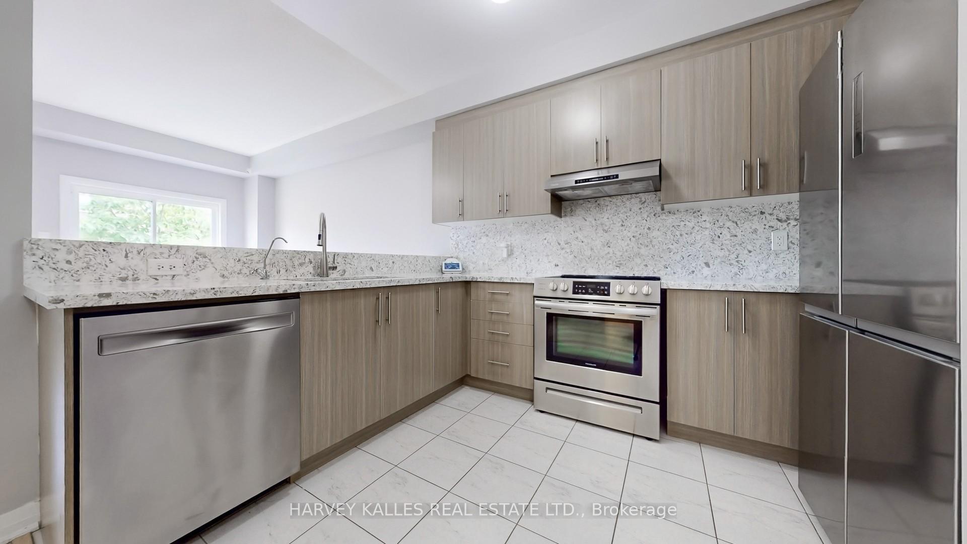 Photo 13 of 32 Bedford Estates Crescent, Barrie, Bayshore — HOMEH