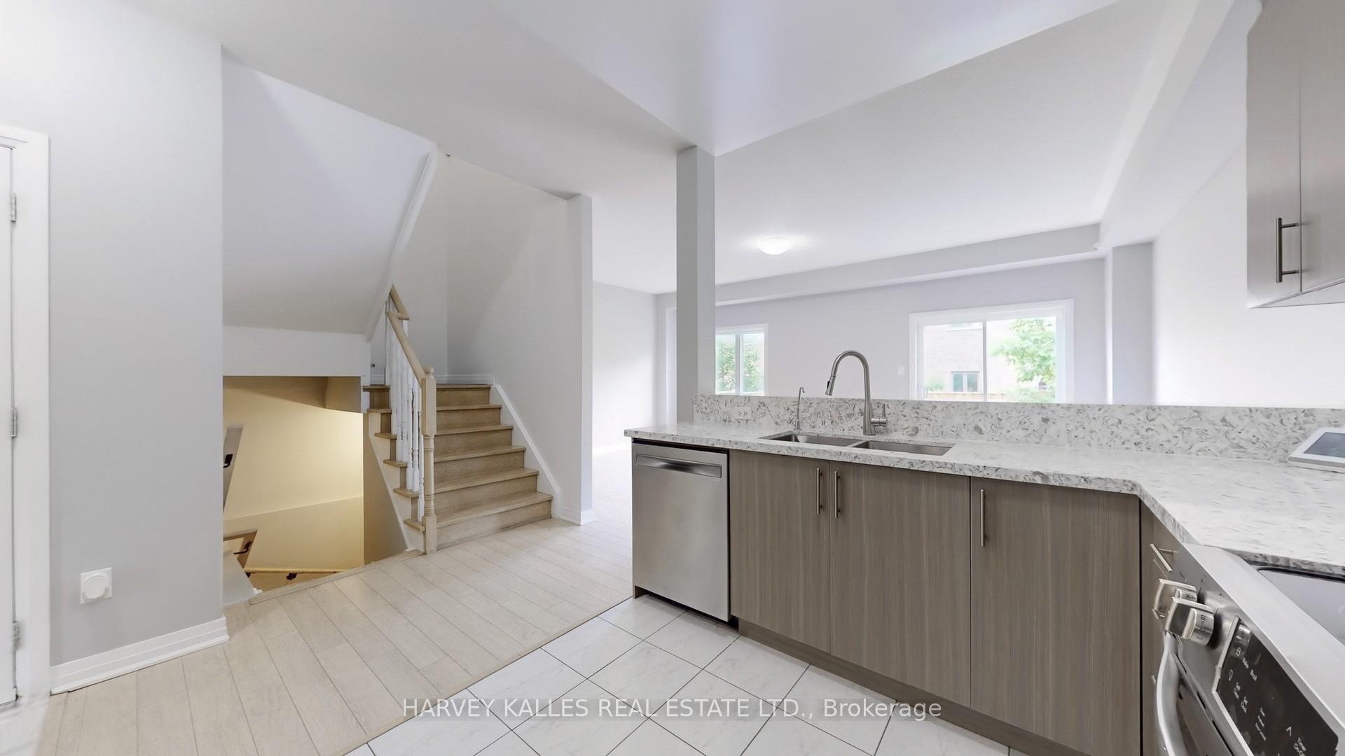 Photo 15 of 32 Bedford Estates Crescent, Barrie, Bayshore — HOMEH