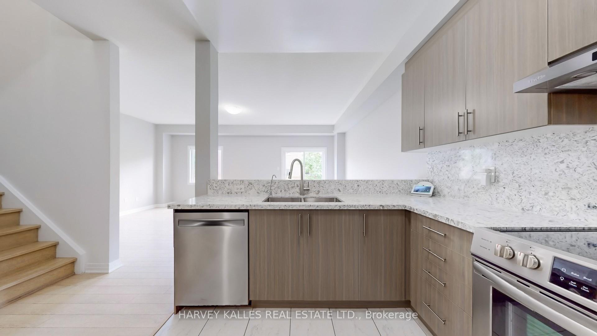Photo 16 of 32 Bedford Estates Crescent, Barrie, Bayshore — HOMEH