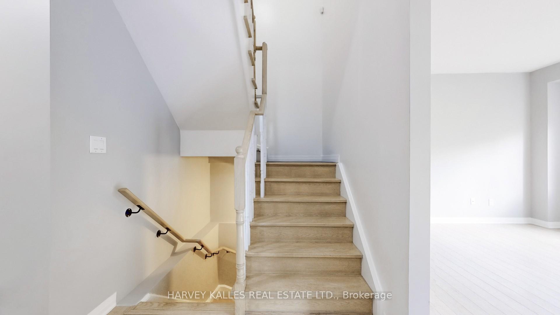Photo 22 of 32 Bedford Estates Crescent, Barrie, Bayshore — HOMEH