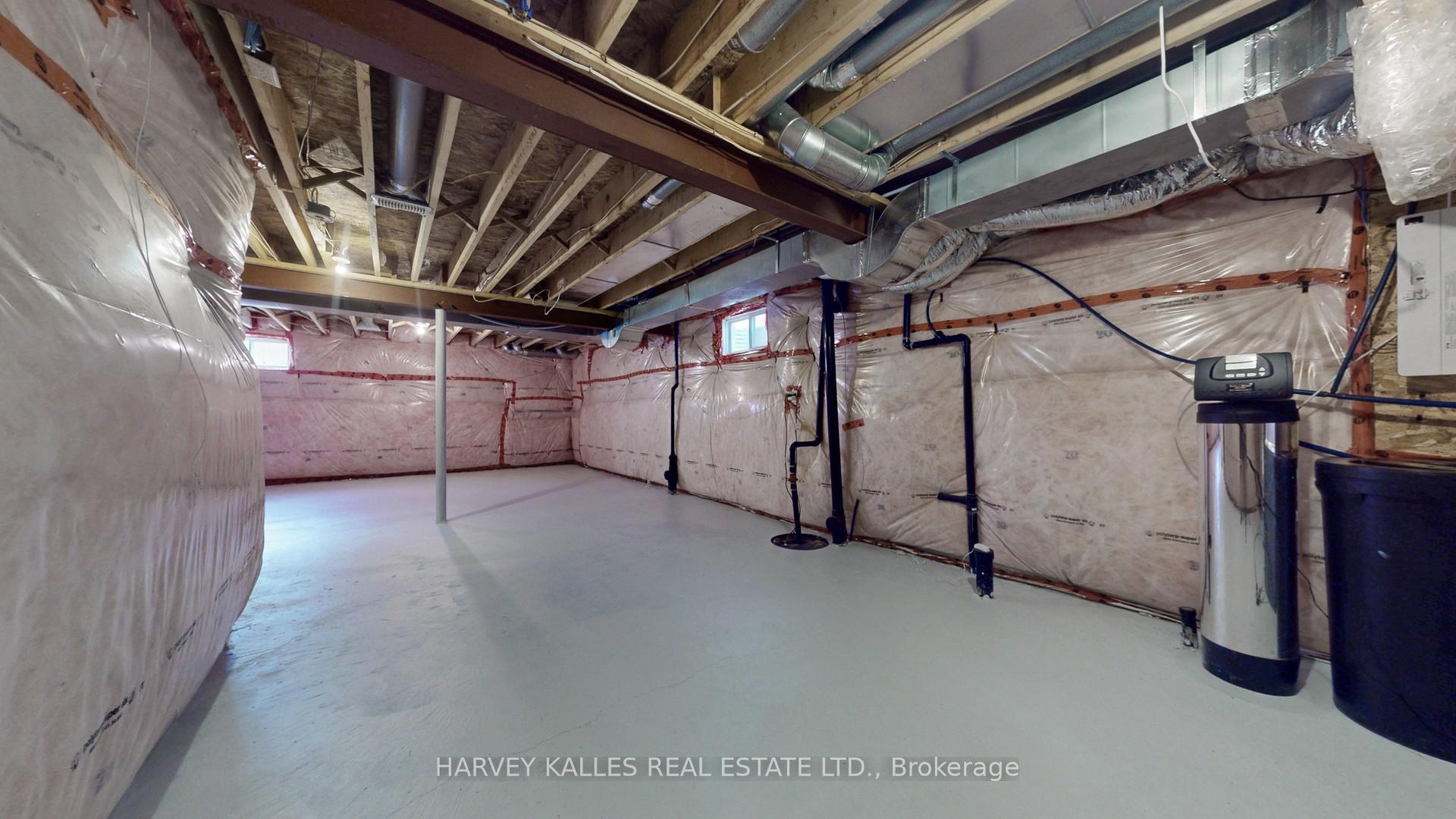 Photo 40 of 32 Bedford Estates Crescent, Barrie, Bayshore — HOMEH