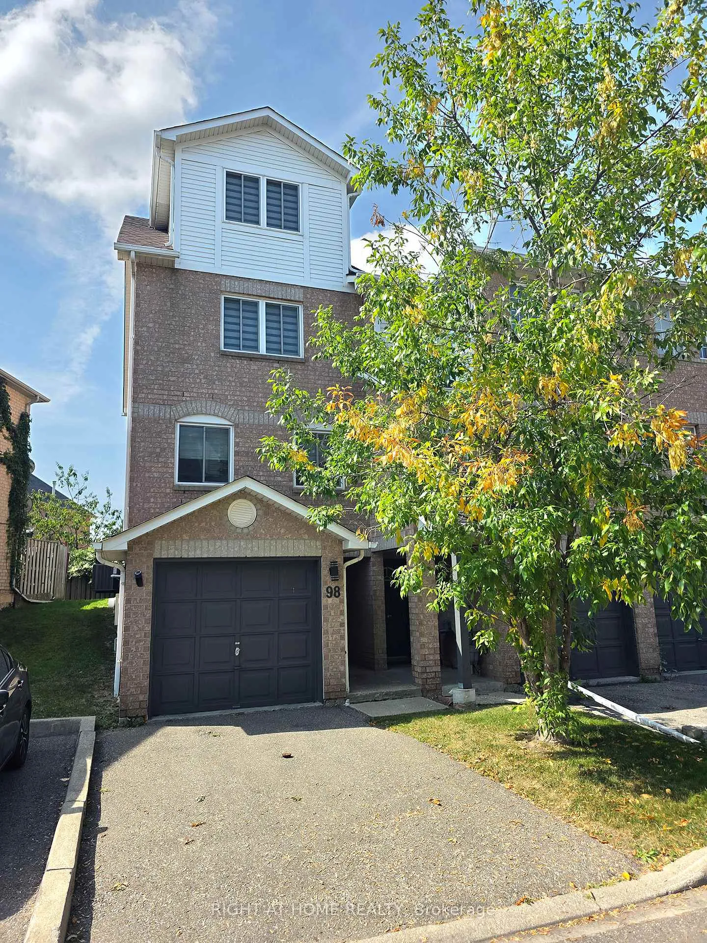 Front of 98 Spadina Road