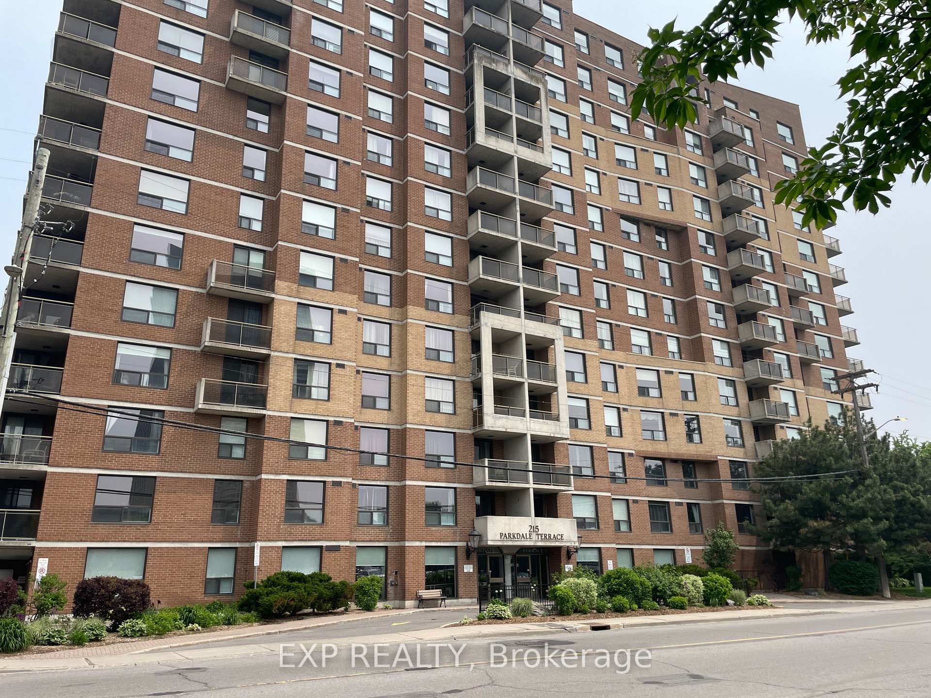 Front of Unit 1510, 215 Parkdale Avenue