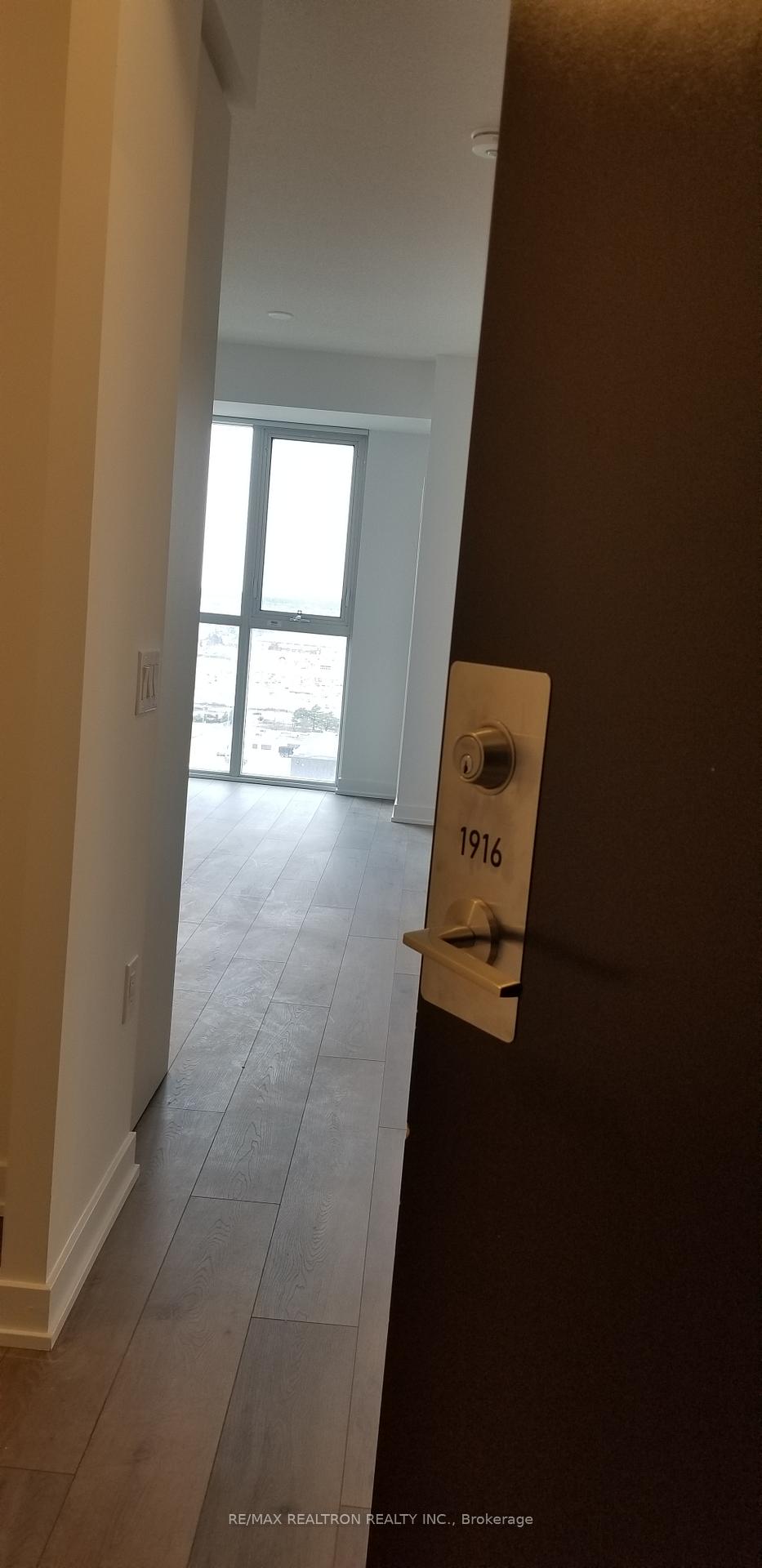 Photo 1 of Unit 1916, 38 Honeycrisp Crescent, Vaughan, Concord — HOMEH