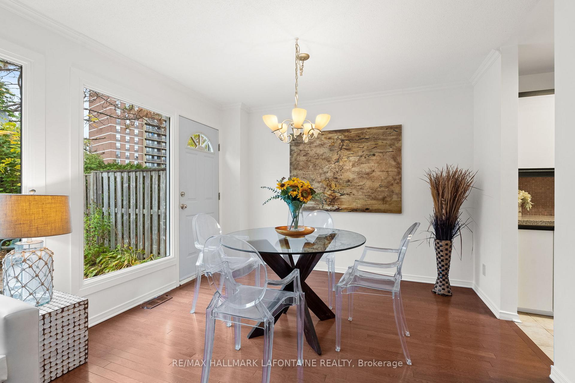 Photo 10 of 125 The Rockery Private, Ottawa, Carson Meadows — HOMEH
