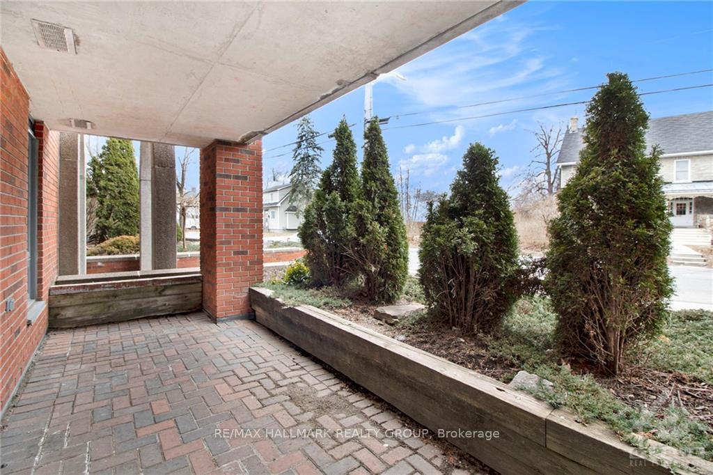 Photo 6 of Unit 104, 939 North River Road, Ottawa, Vanier — HOMEH