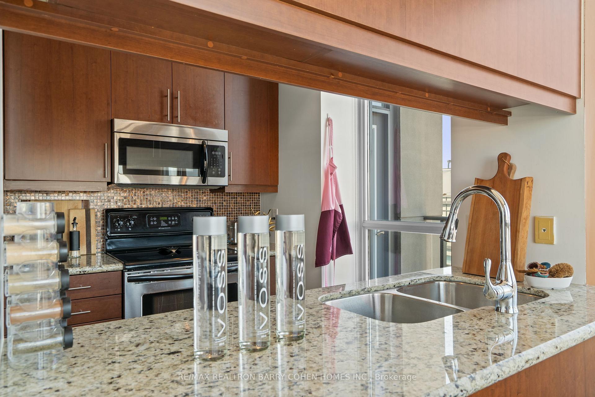 Photo 10 of Unit 2103, 500 St Clair Avenue W, Toronto, Humewood-Cedarvale — HOMEH