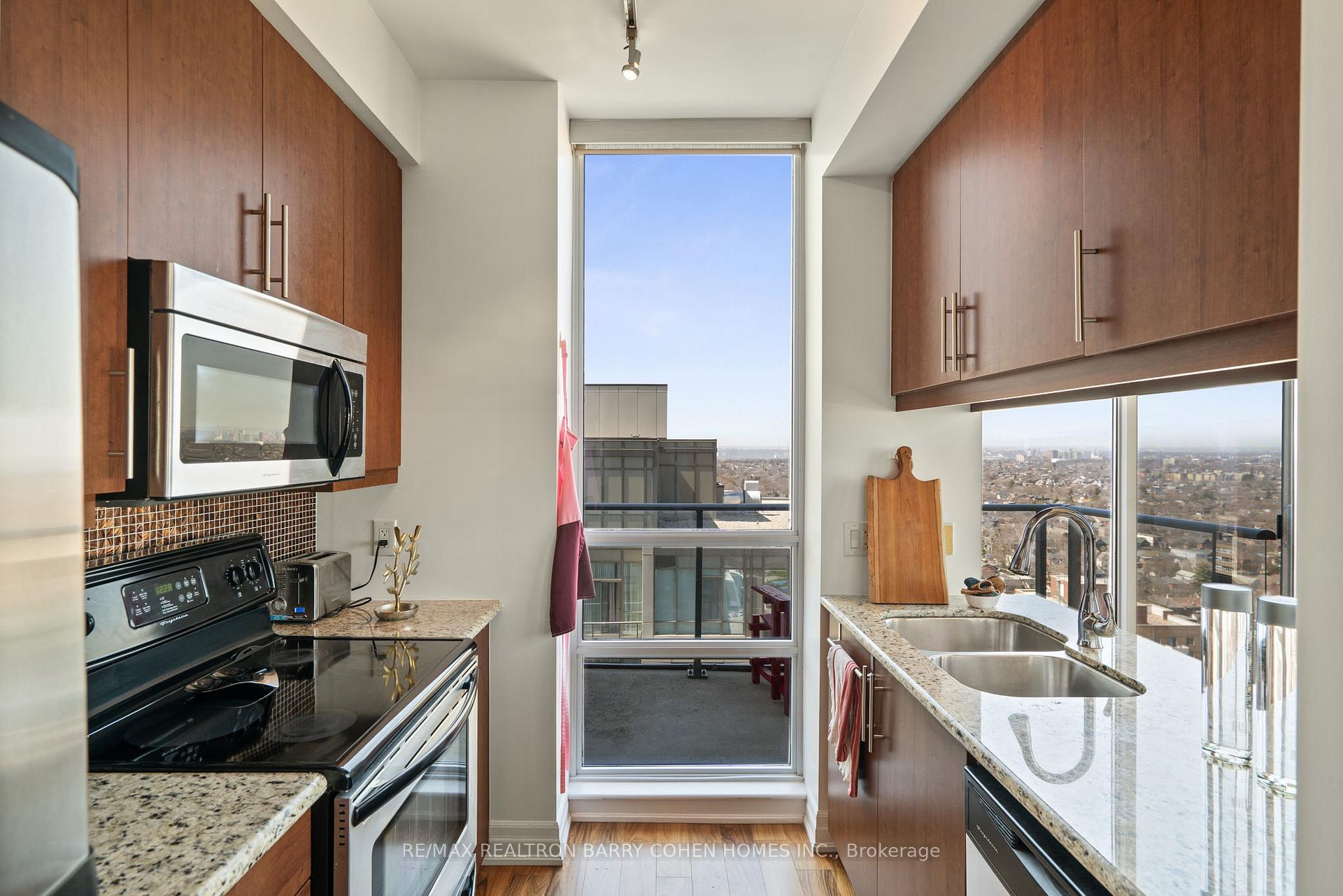 Photo 12 of Unit 2103, 500 St Clair Avenue W, Toronto, Humewood-Cedarvale — HOMEH