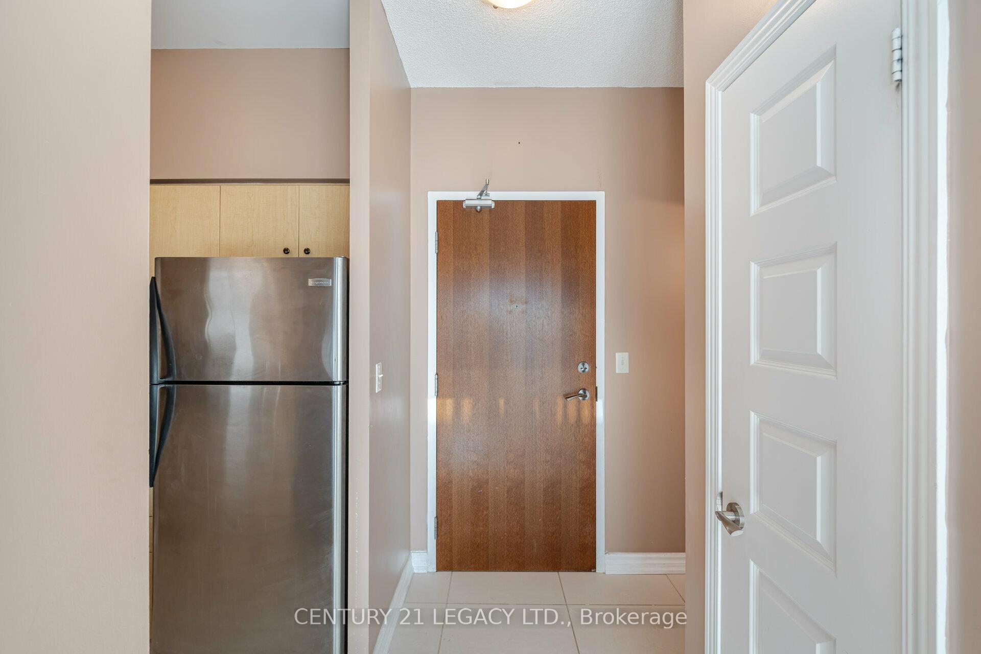 Photo 5 of Unit 1406, 215 Queen Street E, Brampton, Queen Street Corridor — HOMEH