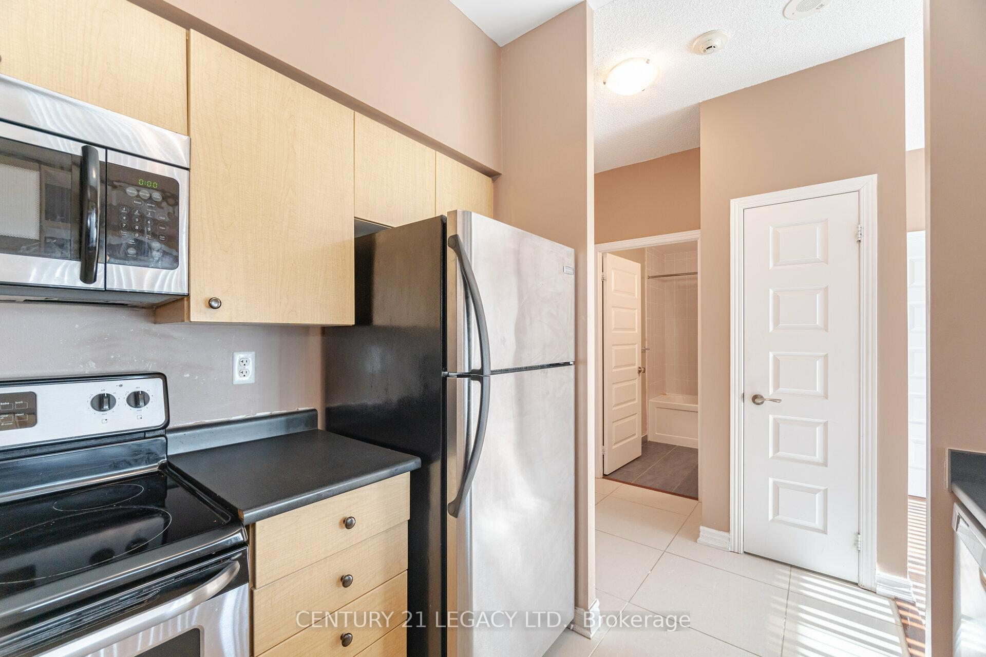 Photo 8 of Unit 1406, 215 Queen Street E, Brampton, Queen Street Corridor — HOMEH