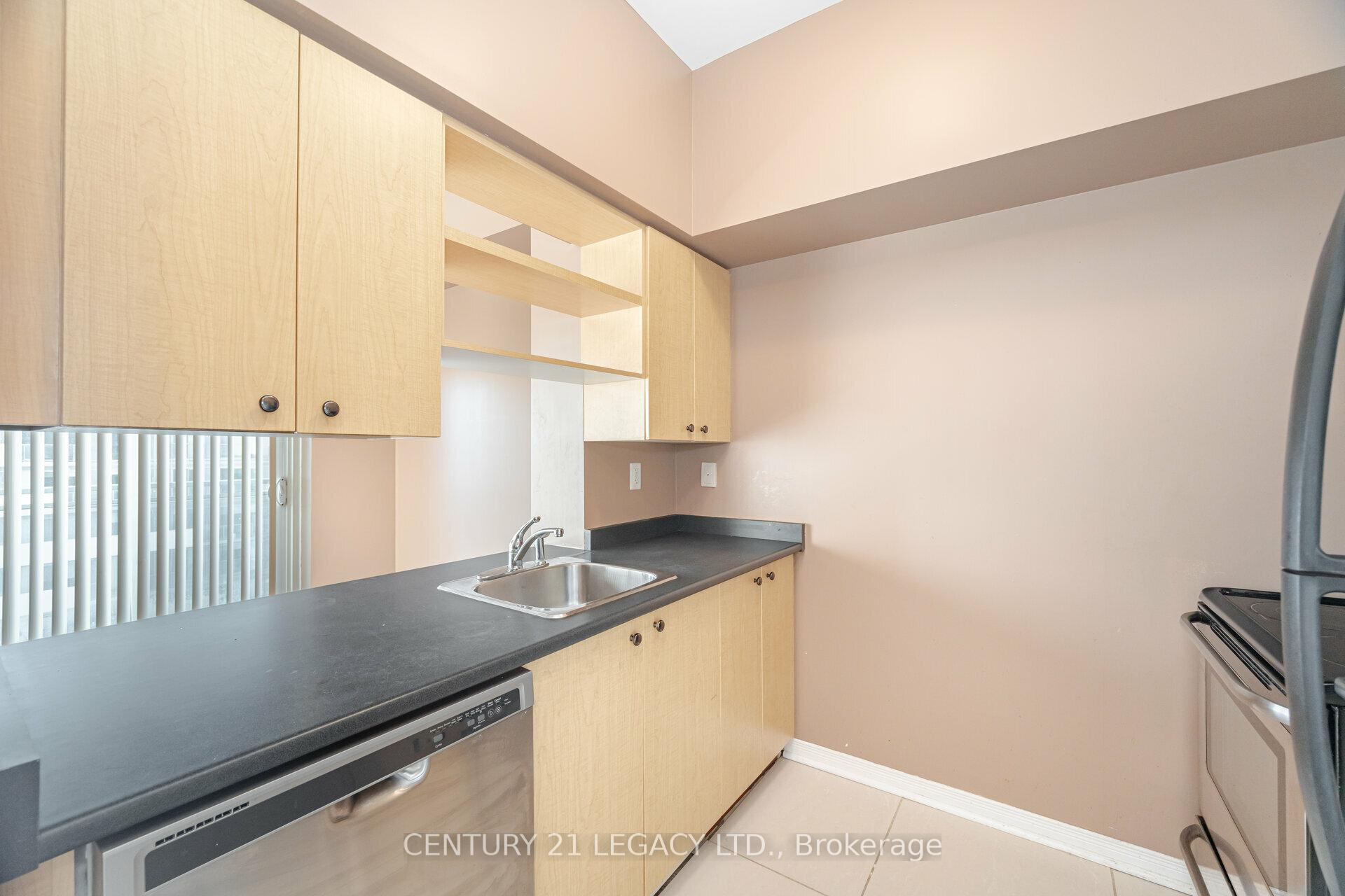 Photo 10 of Unit 1406, 215 Queen Street E, Brampton, Queen Street Corridor — HOMEH