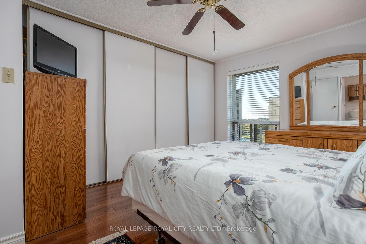 Photo 5 of Unit 708, 358 Waterloo Avenue, Guelph, Junction/Onward Willow — HOMEH