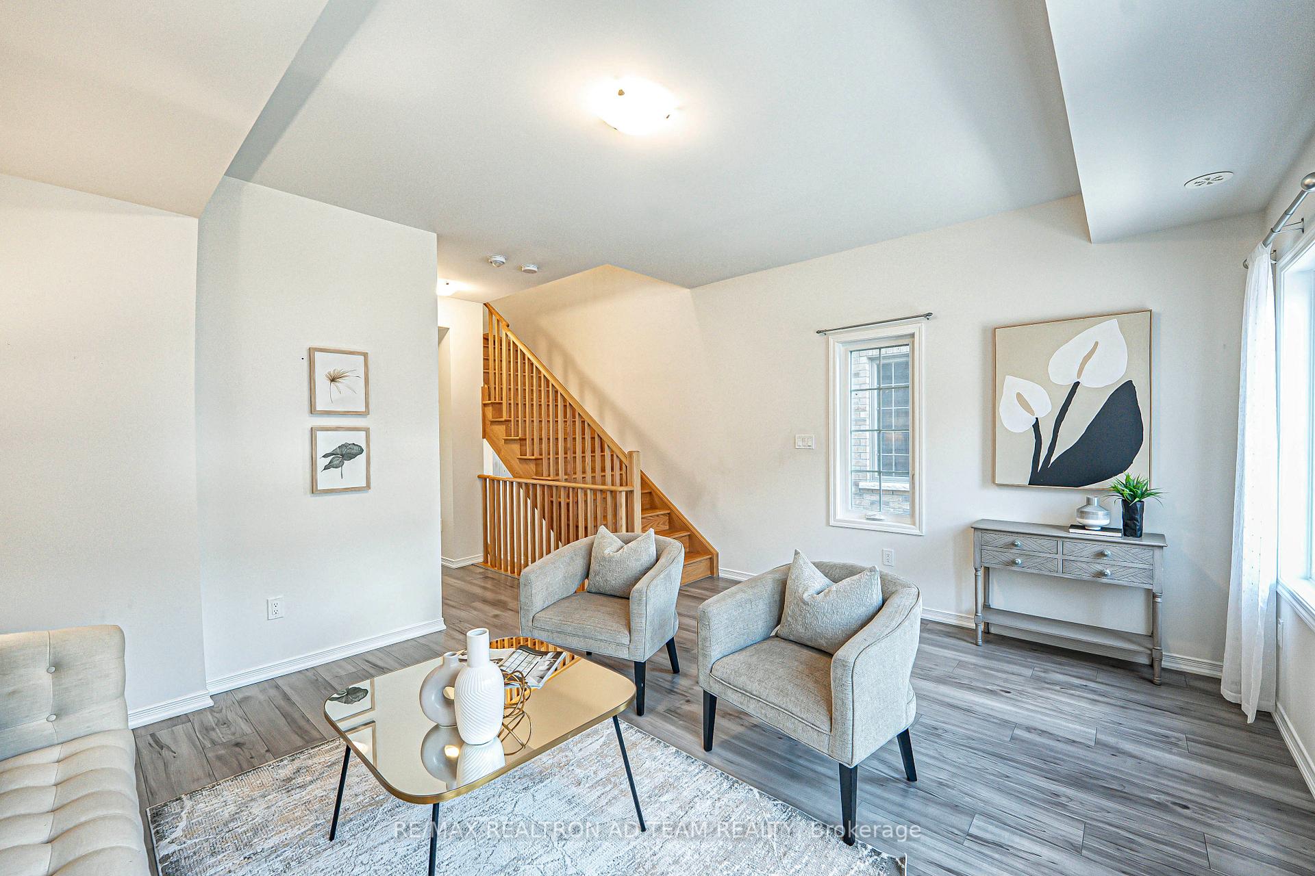 Photo 5 of 205 Royal Northern Path, Oshawa, Windfields — HOMEH