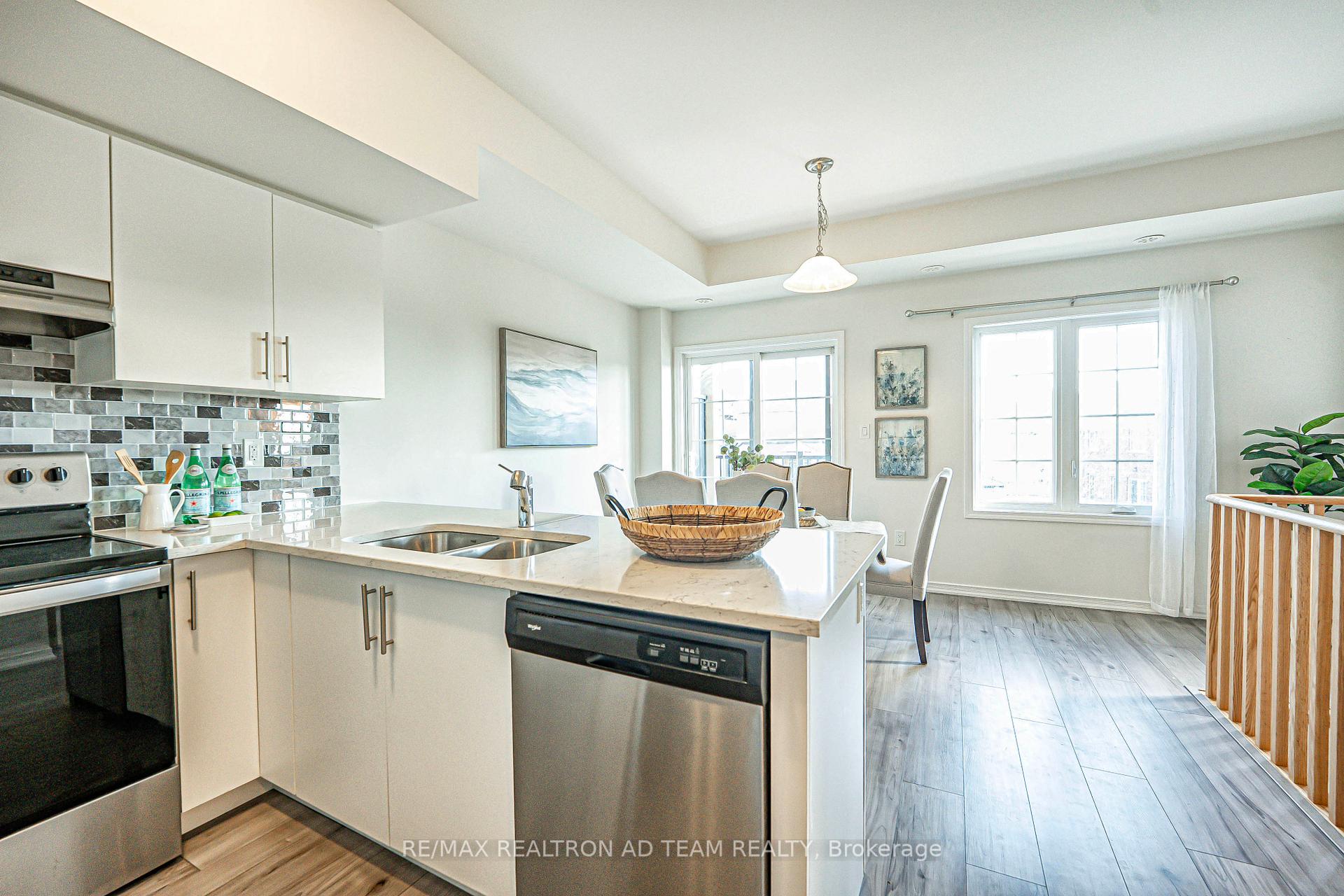 Photo 8 of 205 Royal Northern Path, Oshawa, Windfields — HOMEH