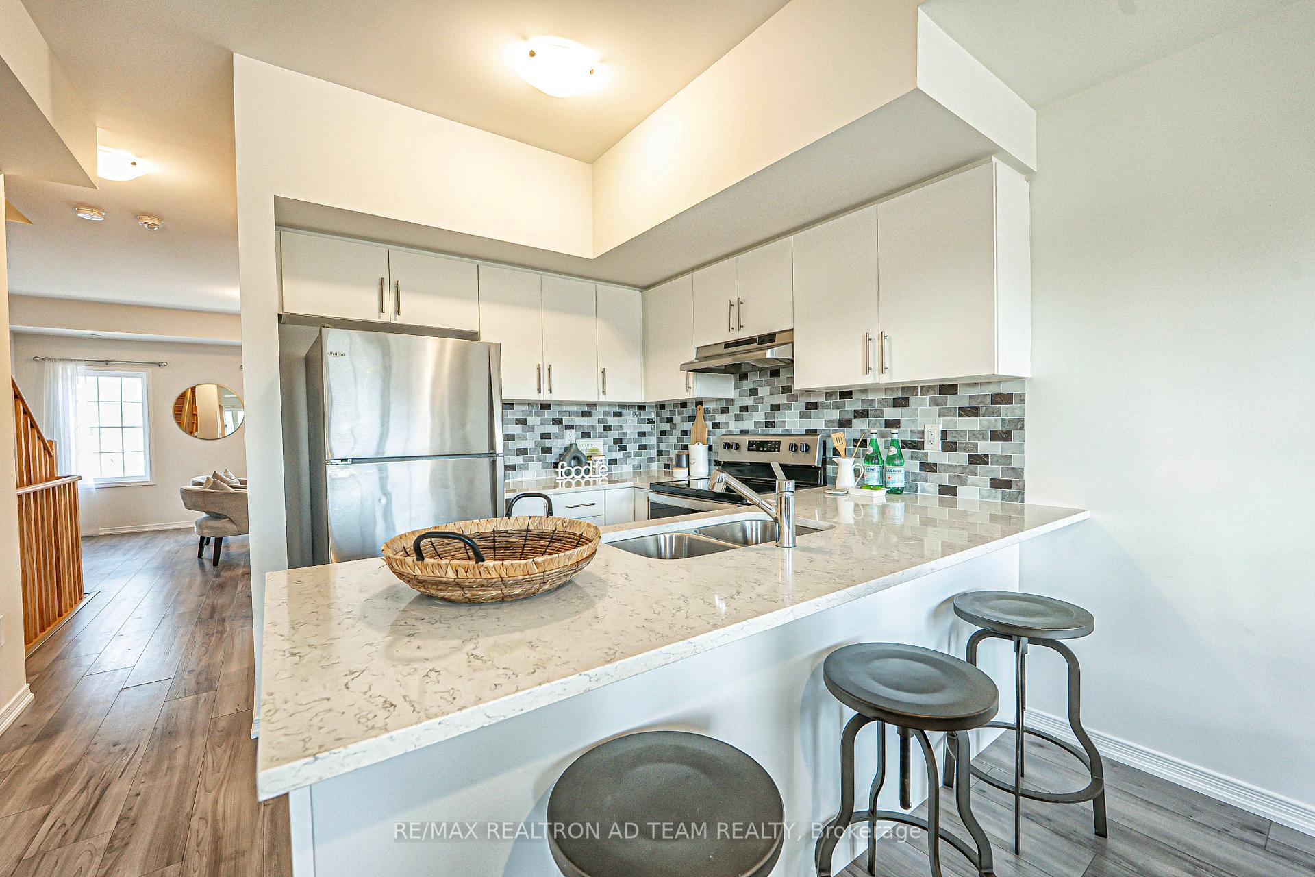Photo 12 of 205 Royal Northern Path, Oshawa, Windfields — HOMEH